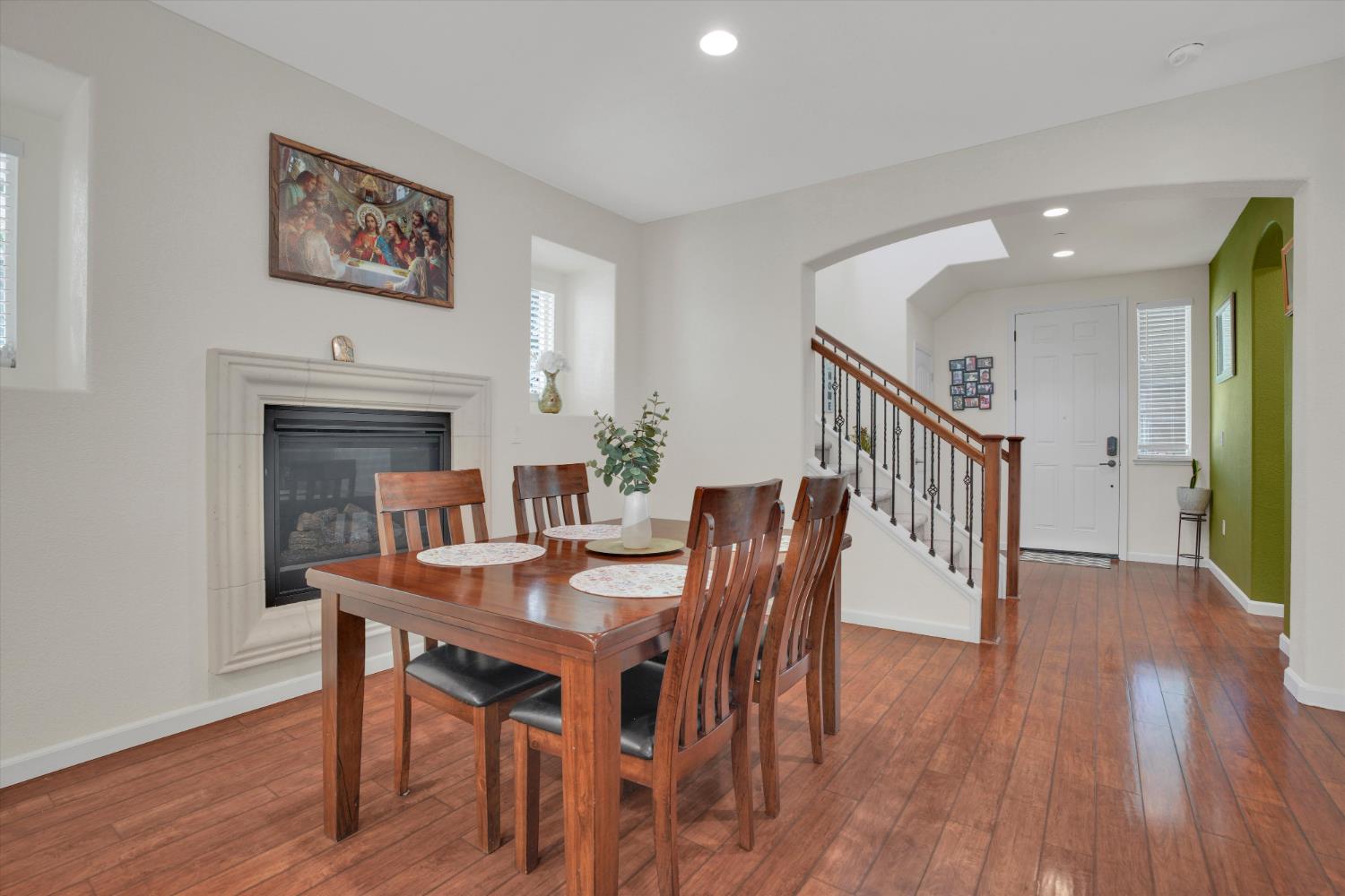 331 W Aventino Ave