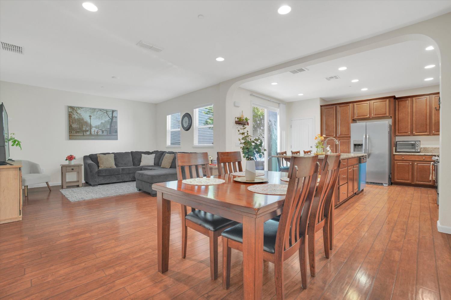 331 W Aventino Ave