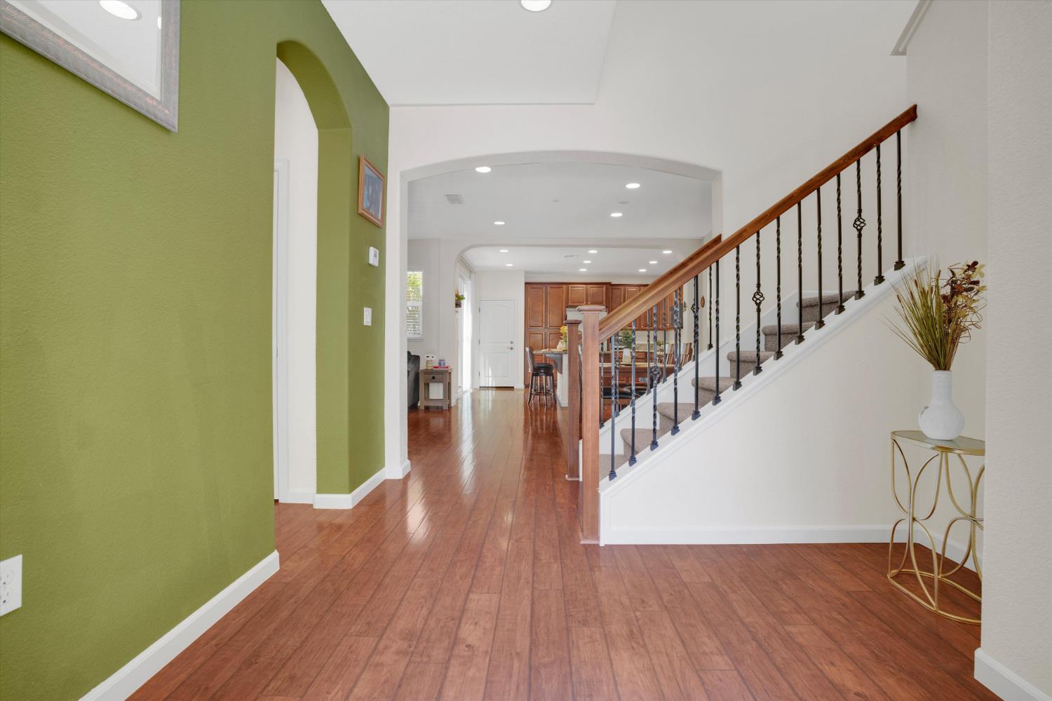 331 W Aventino Ave