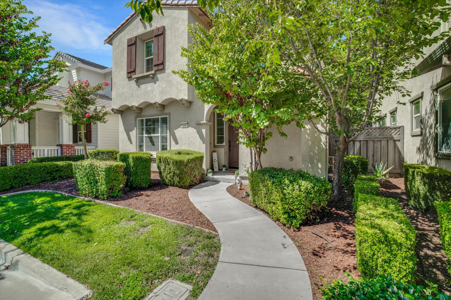 331 W Aventino Ave