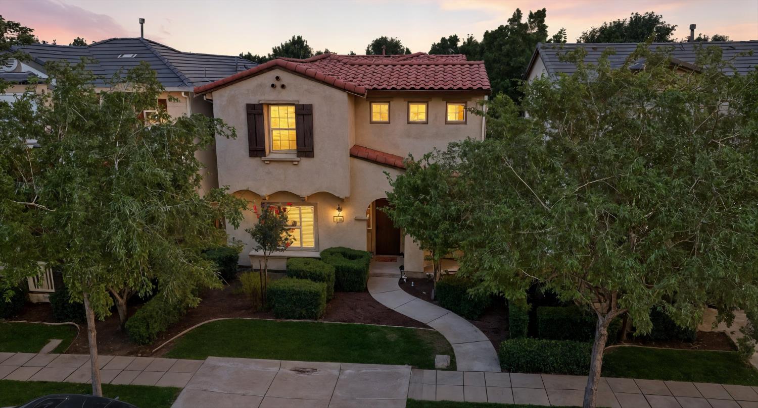 331 W Aventino Ave