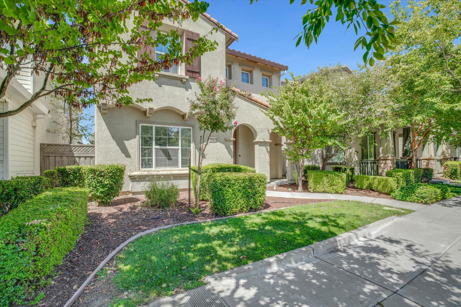 331 W Aventino Ave
