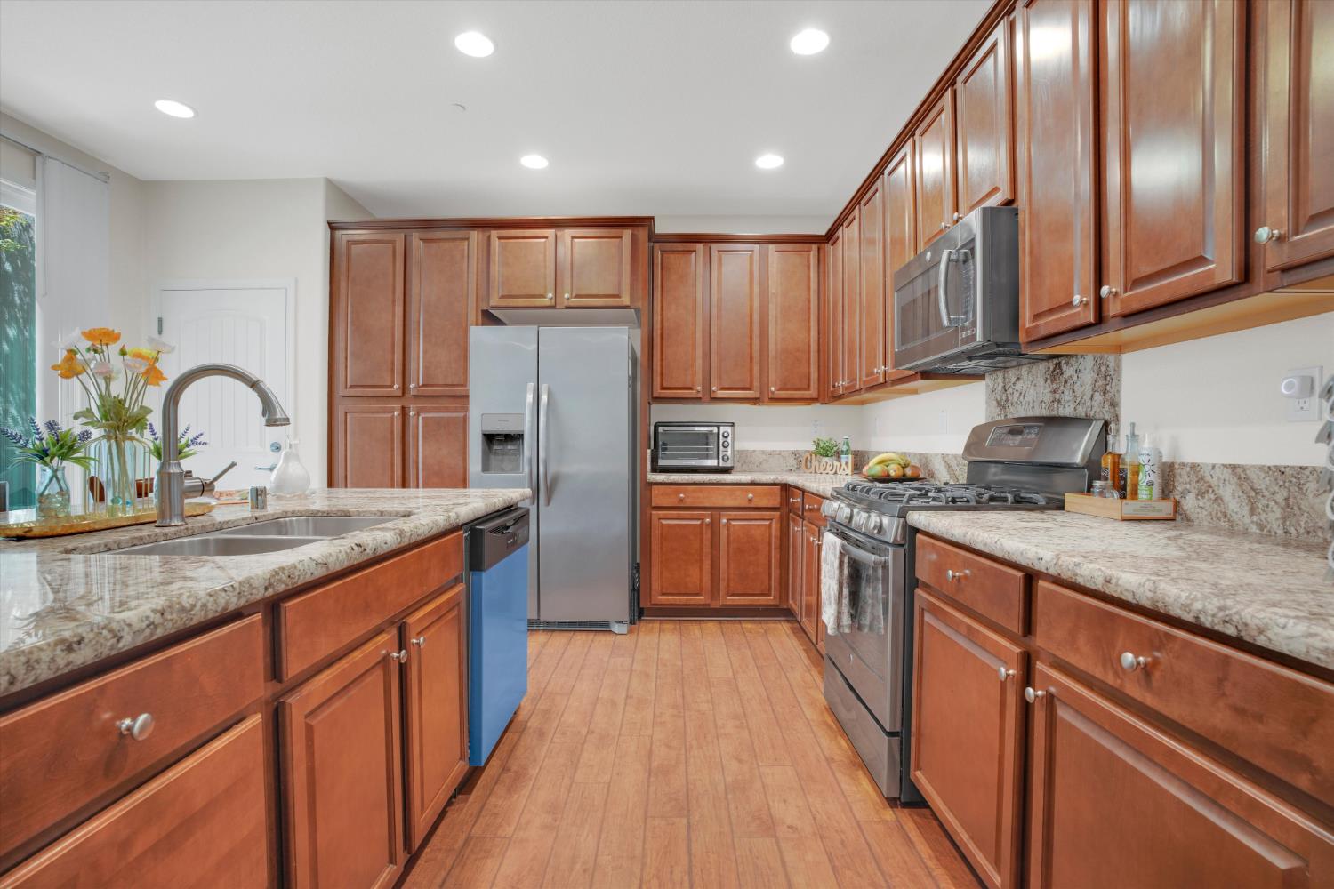 331 W Aventino Ave