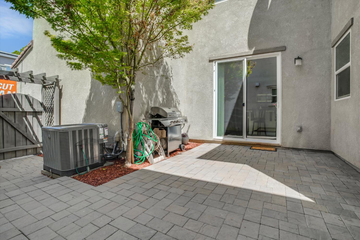 331 W Aventino Ave
