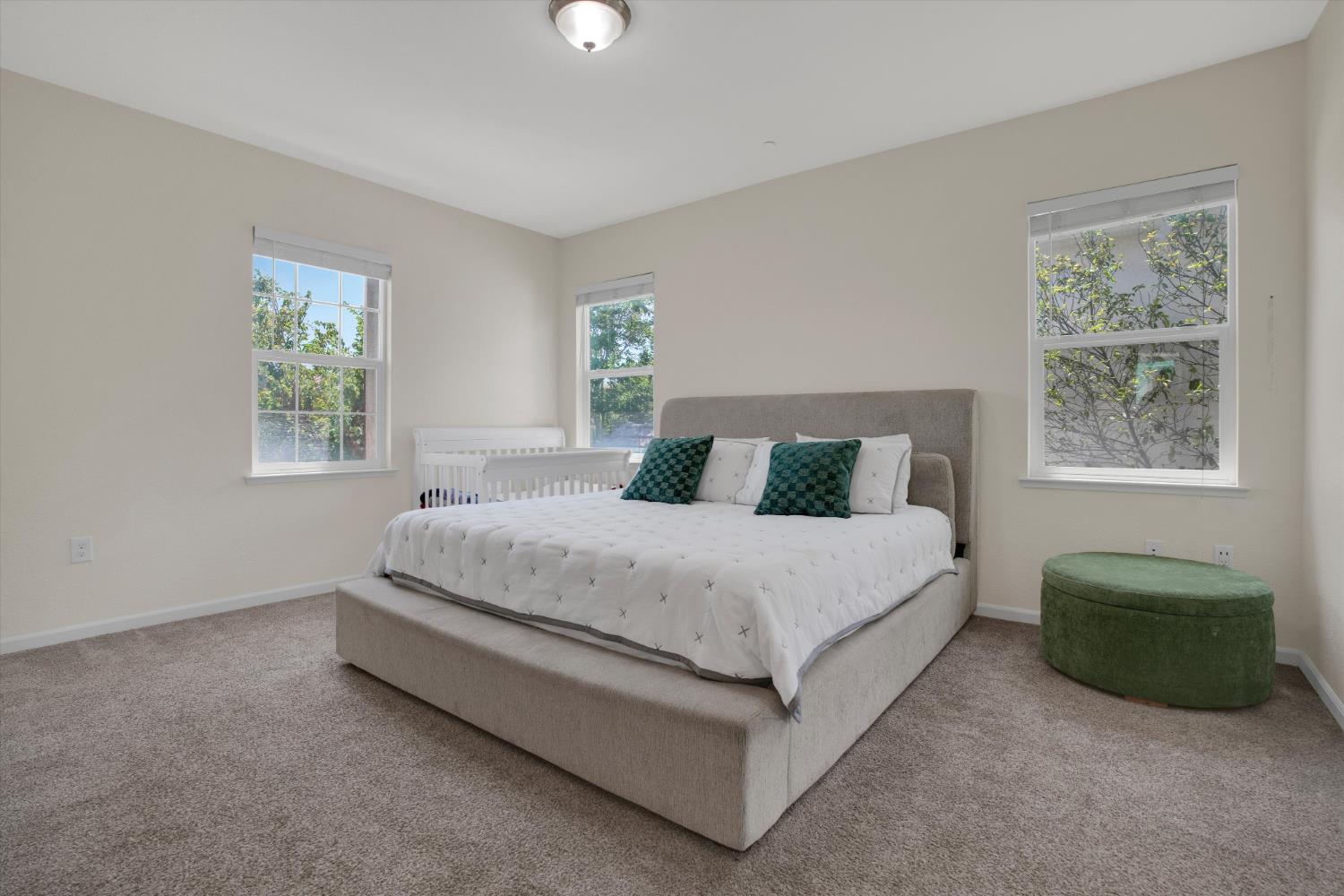 331 W Aventino Ave