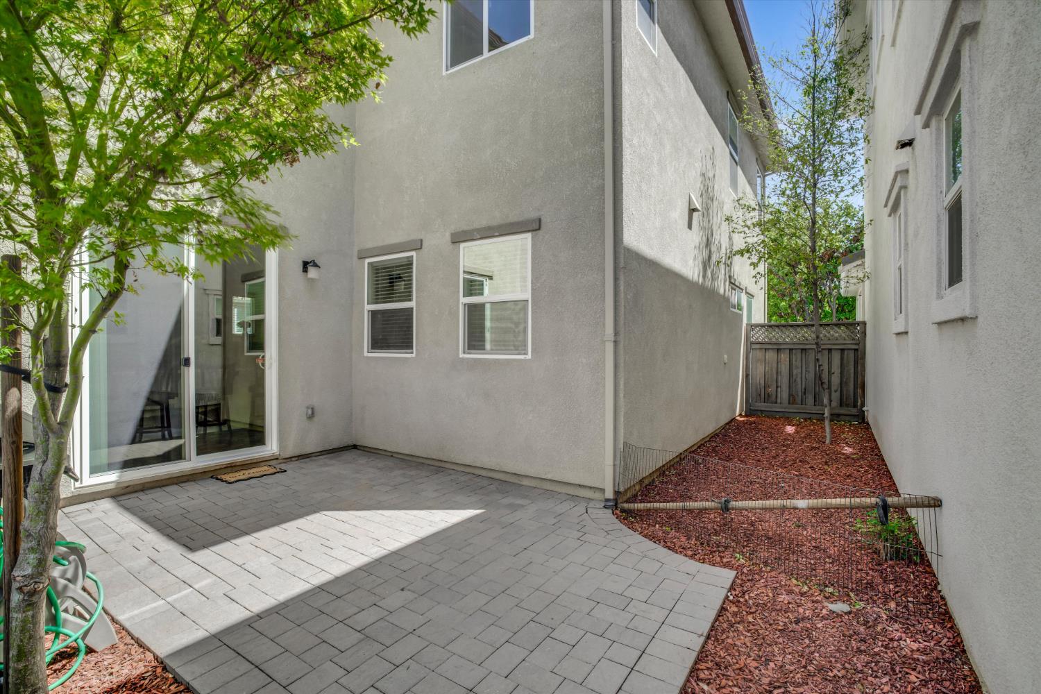 331 W Aventino Ave