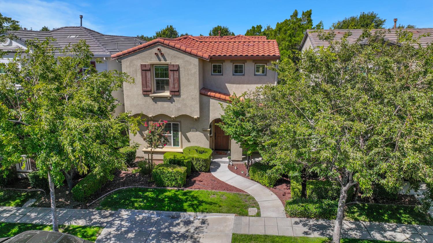 331 W Aventino Ave