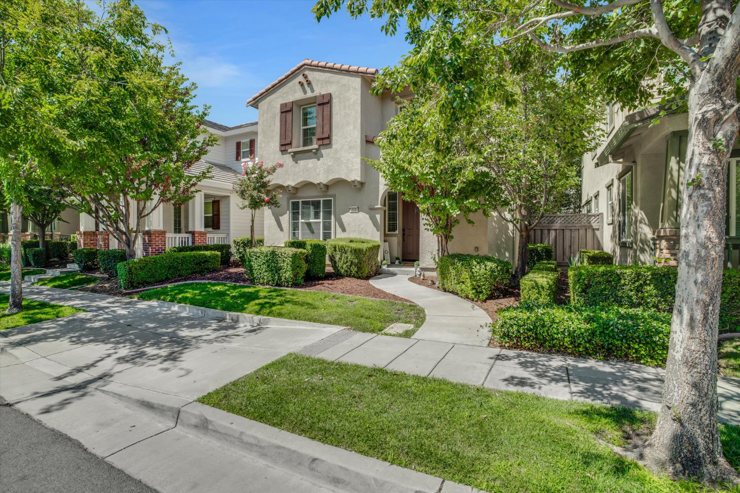 331 W Aventino Ave