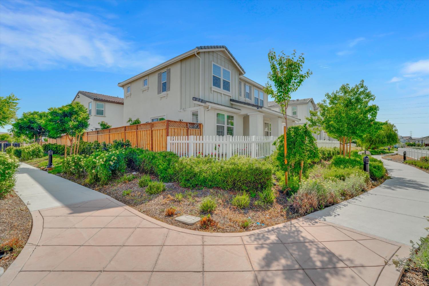 243 E Lawson Avenue