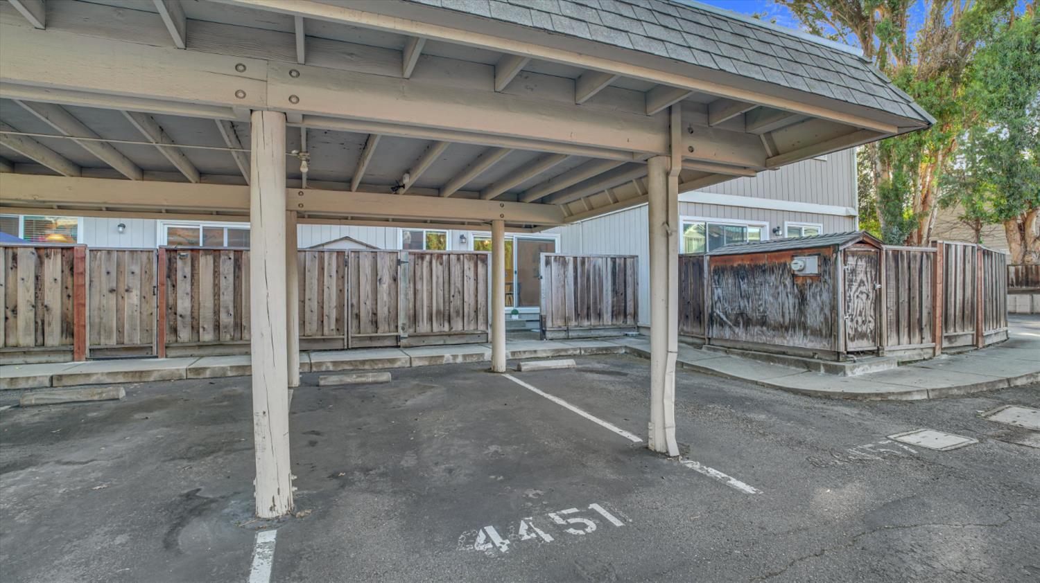 4451 Fairlands Drive