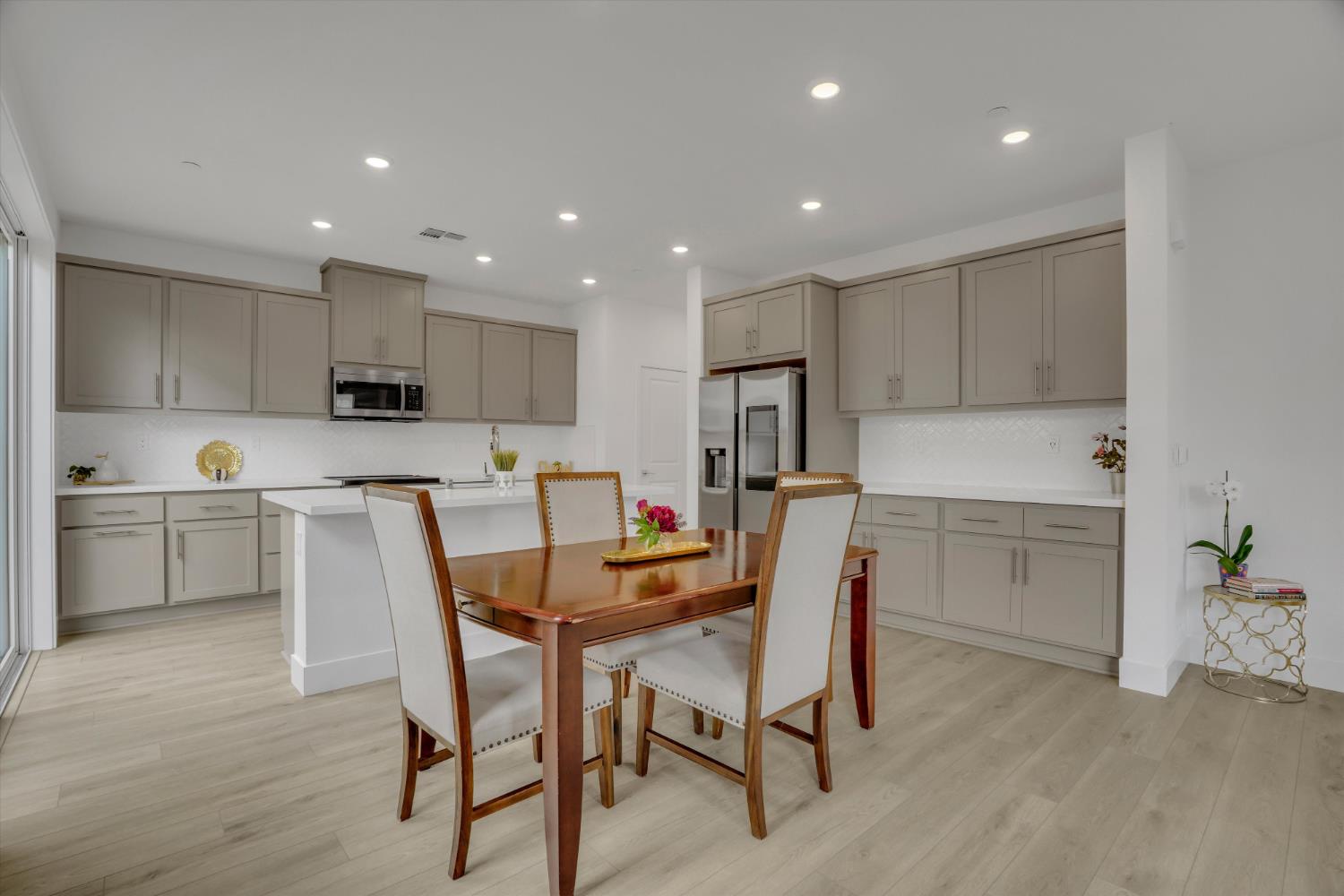 61 W San Diego Drive