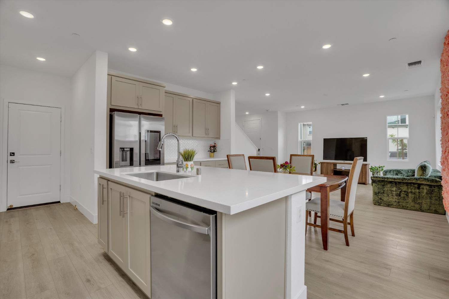 61 W San Diego Drive