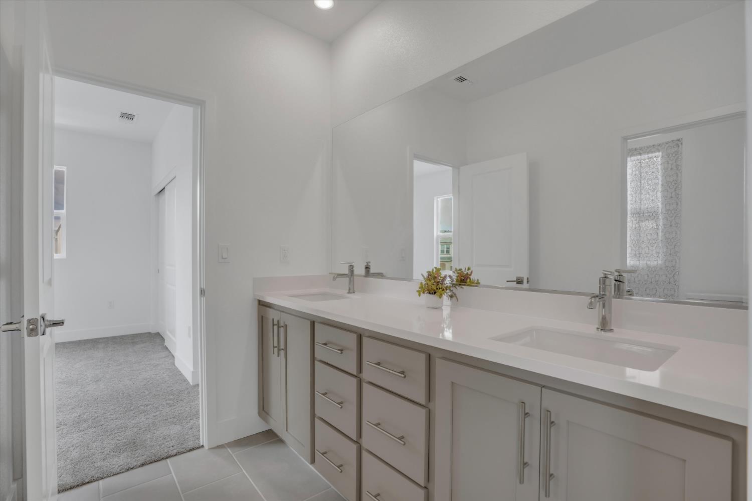 61 W San Diego Drive