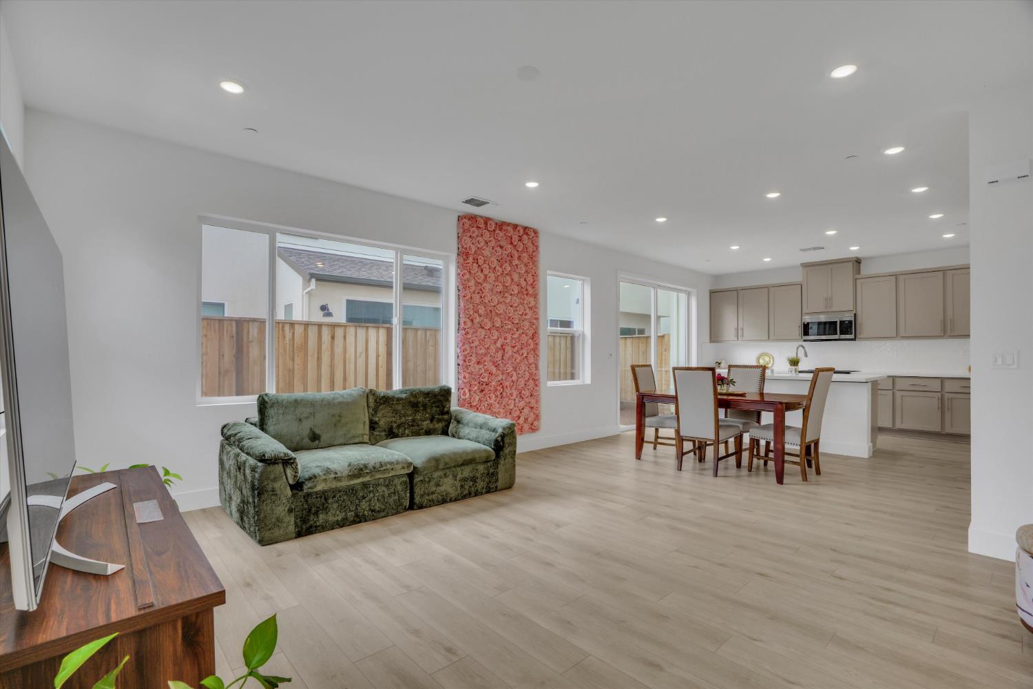 61 W San Diego Drive