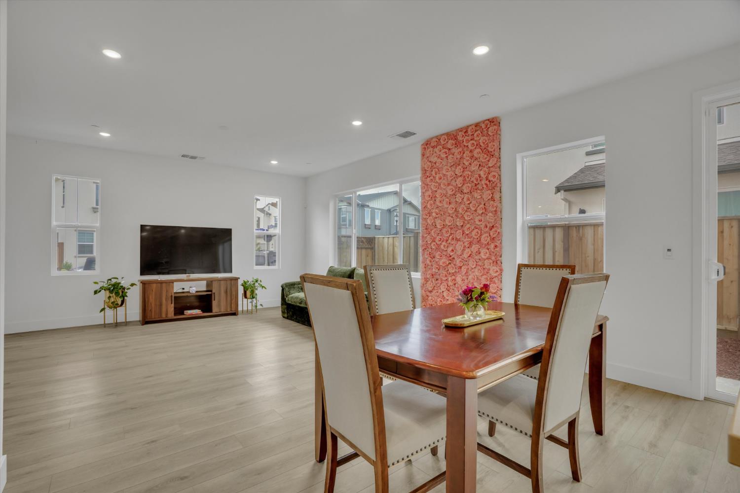 61 W San Diego Drive