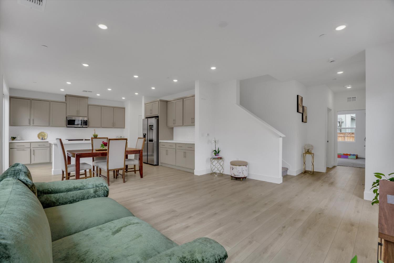 61 W San Diego Drive