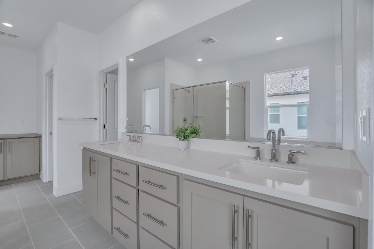 61 W San Diego Drive
