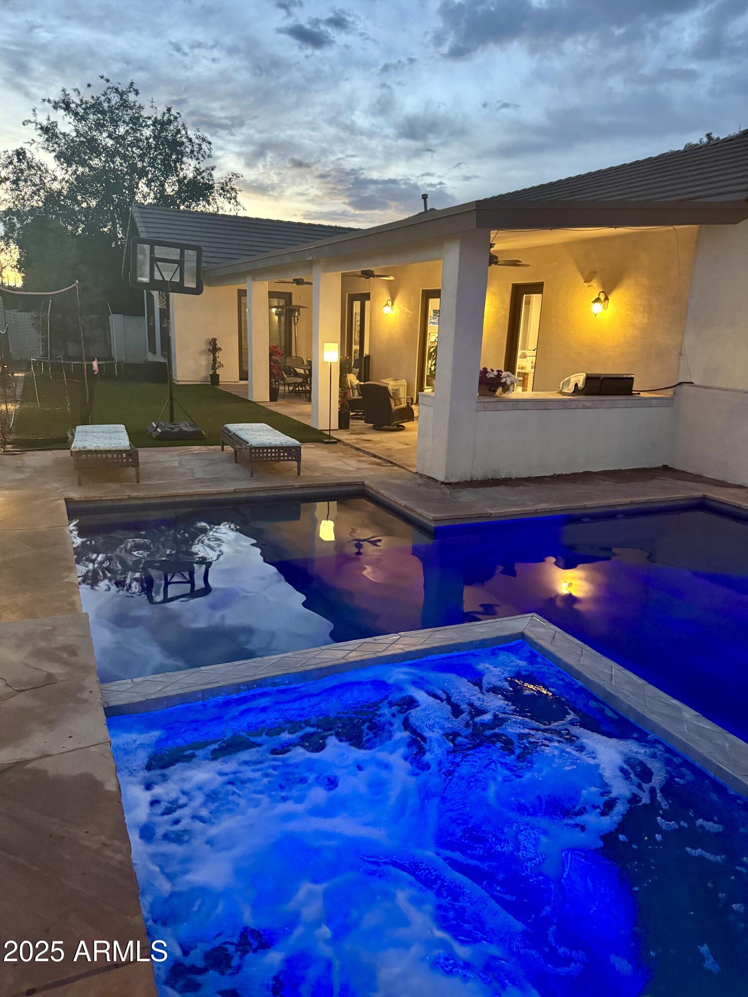 4217 E Edgemont Avenue