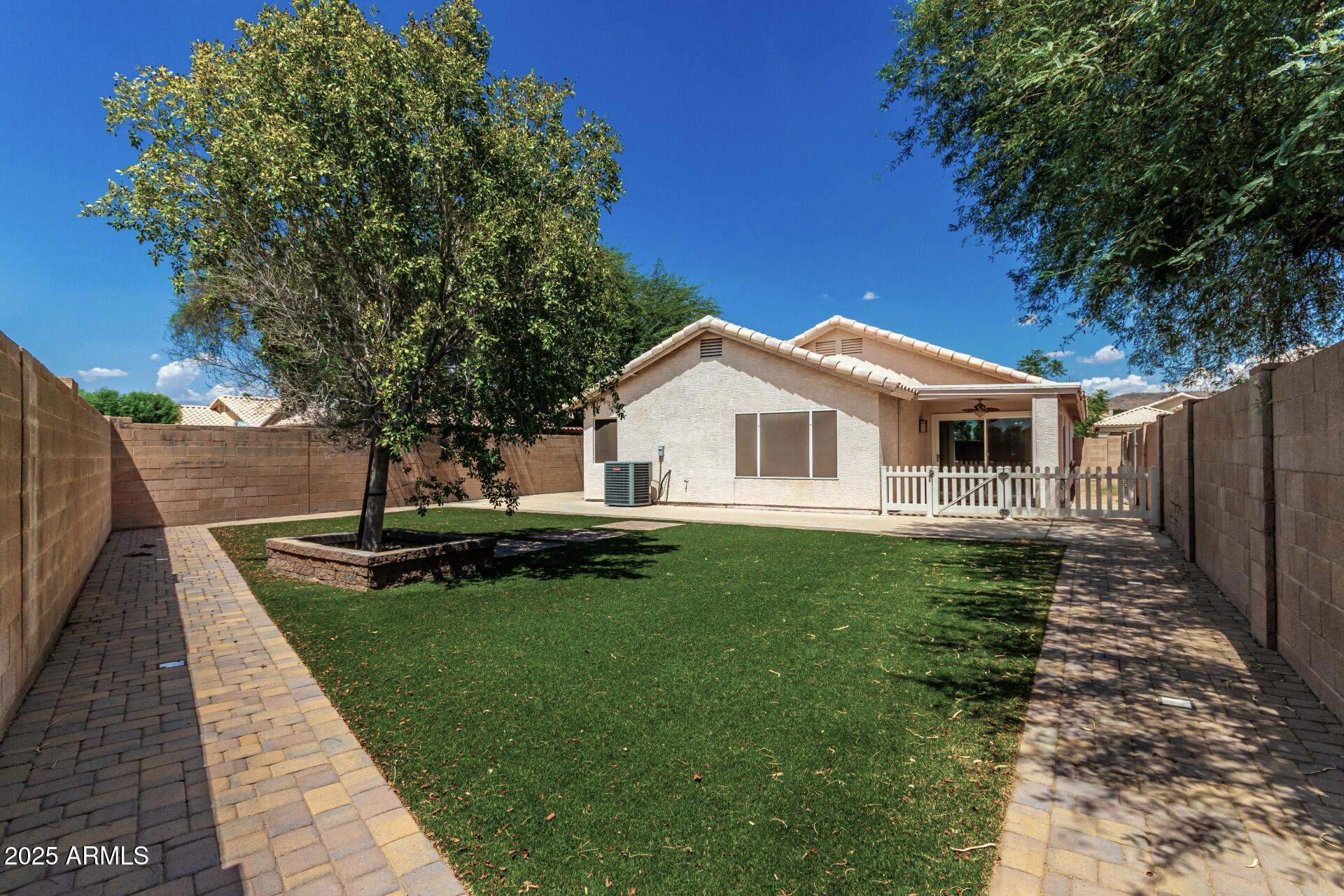 6241 W BLACKHAWK Drive