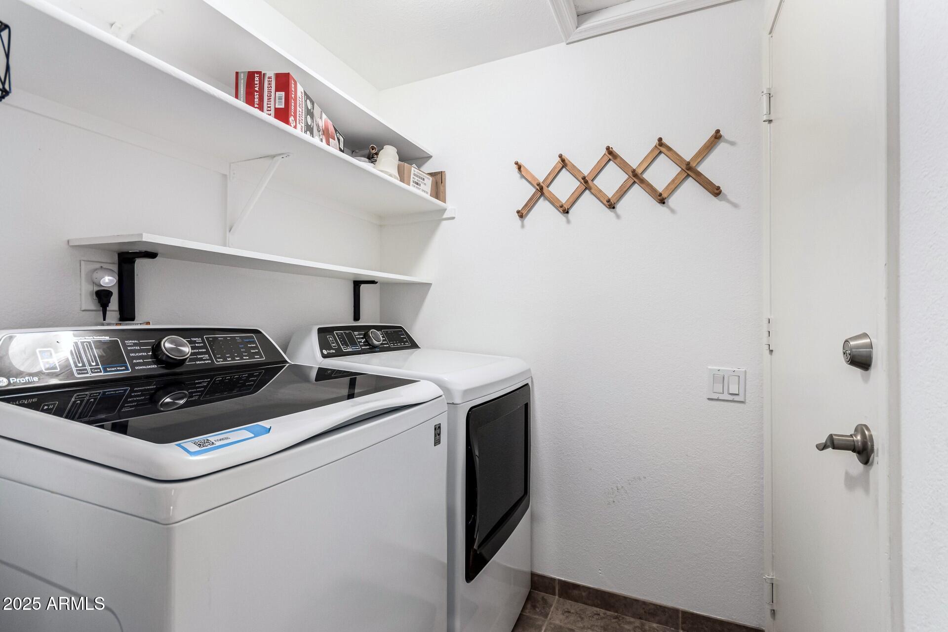 6241 W BLACKHAWK Drive