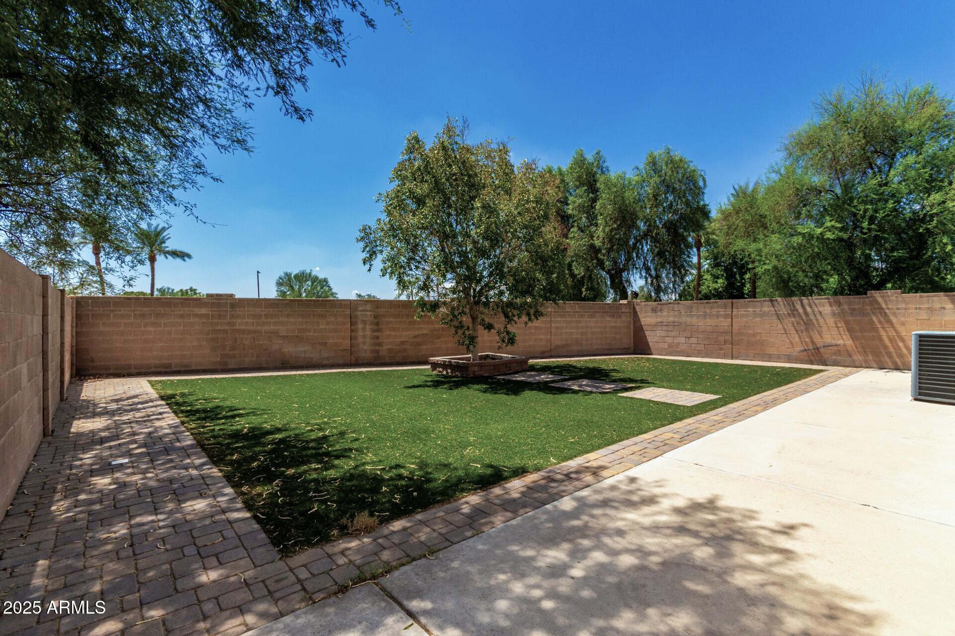 6241 W BLACKHAWK Drive