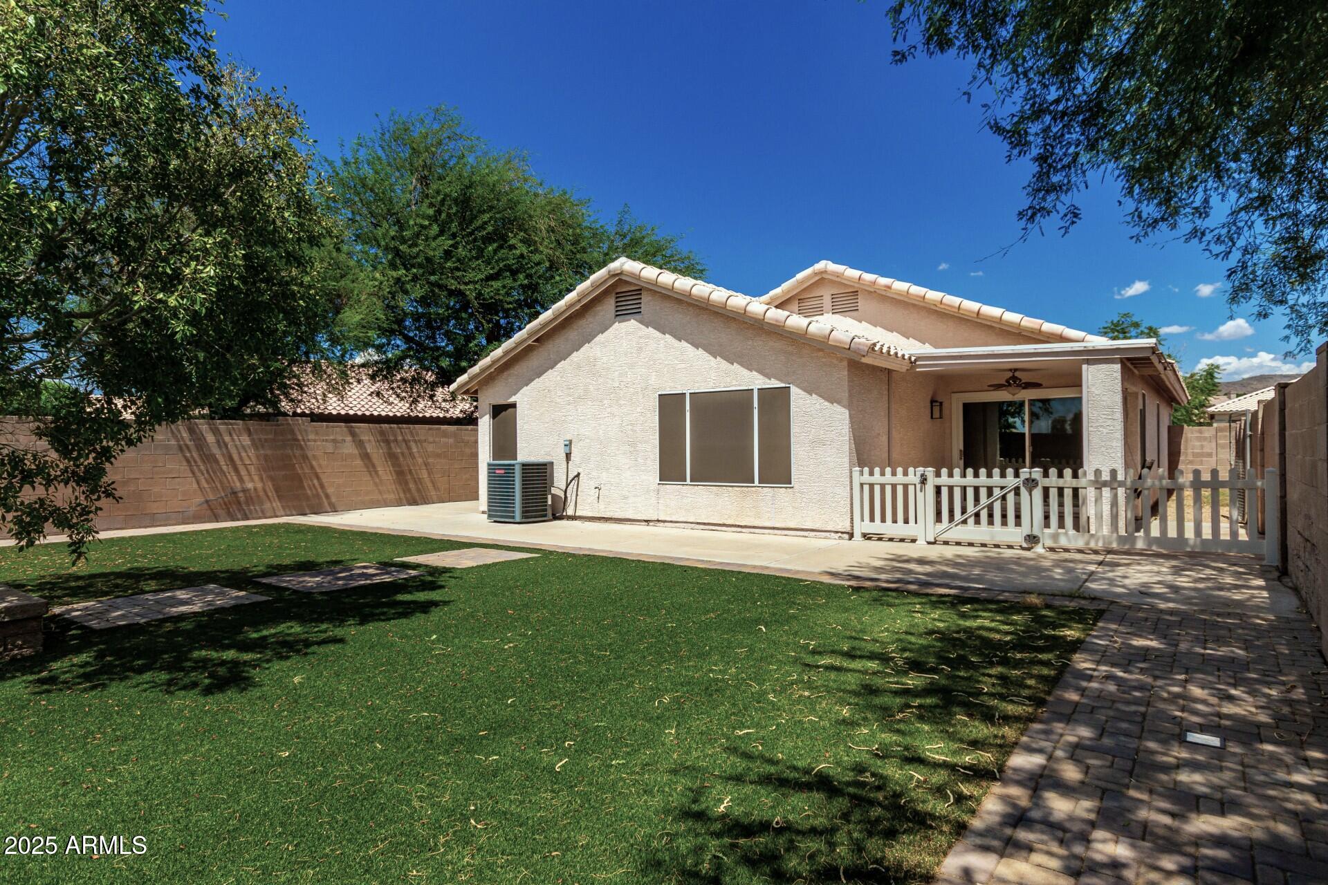 6241 W BLACKHAWK Drive