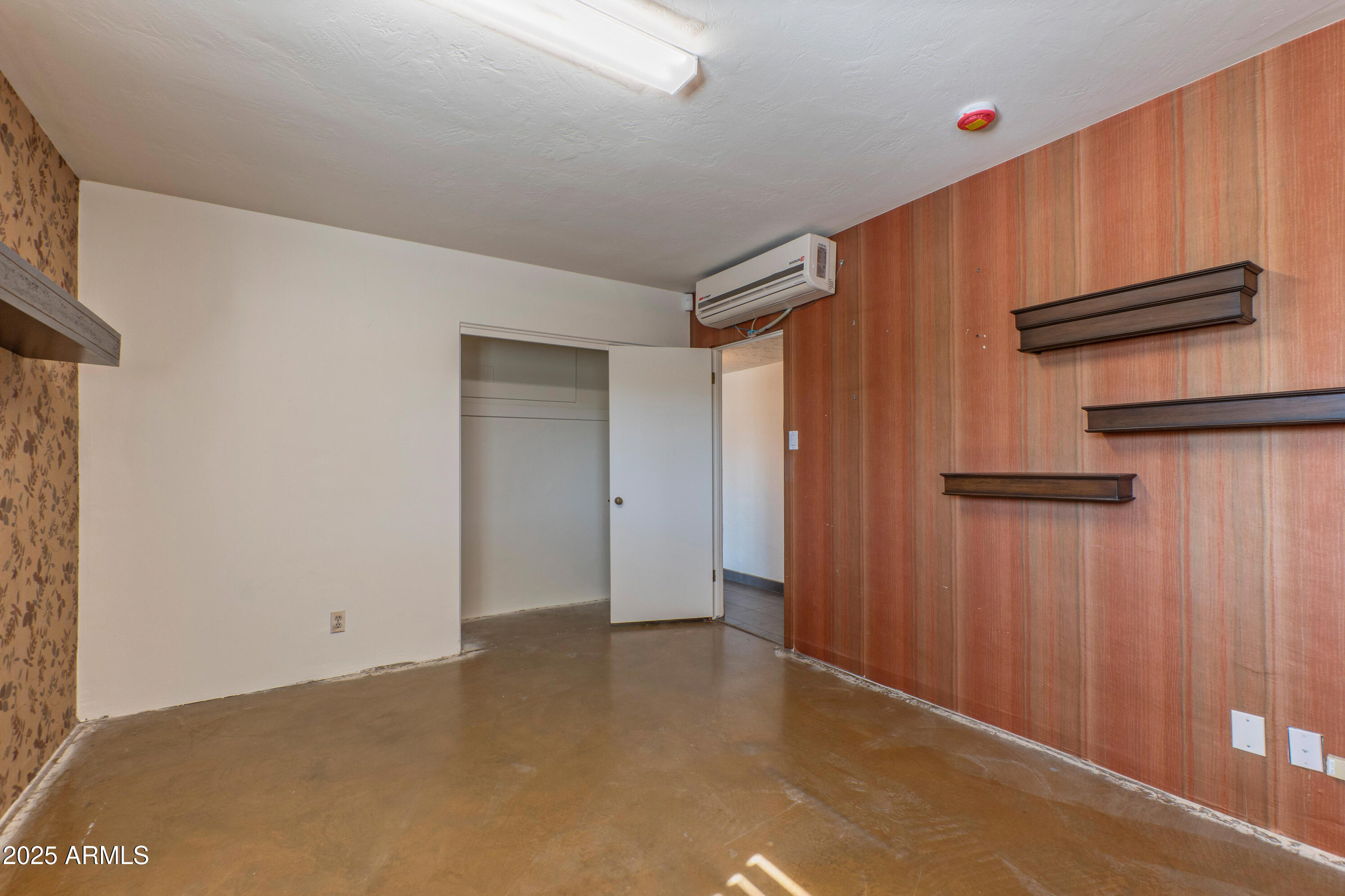 1106 E GLENDALE Avenue