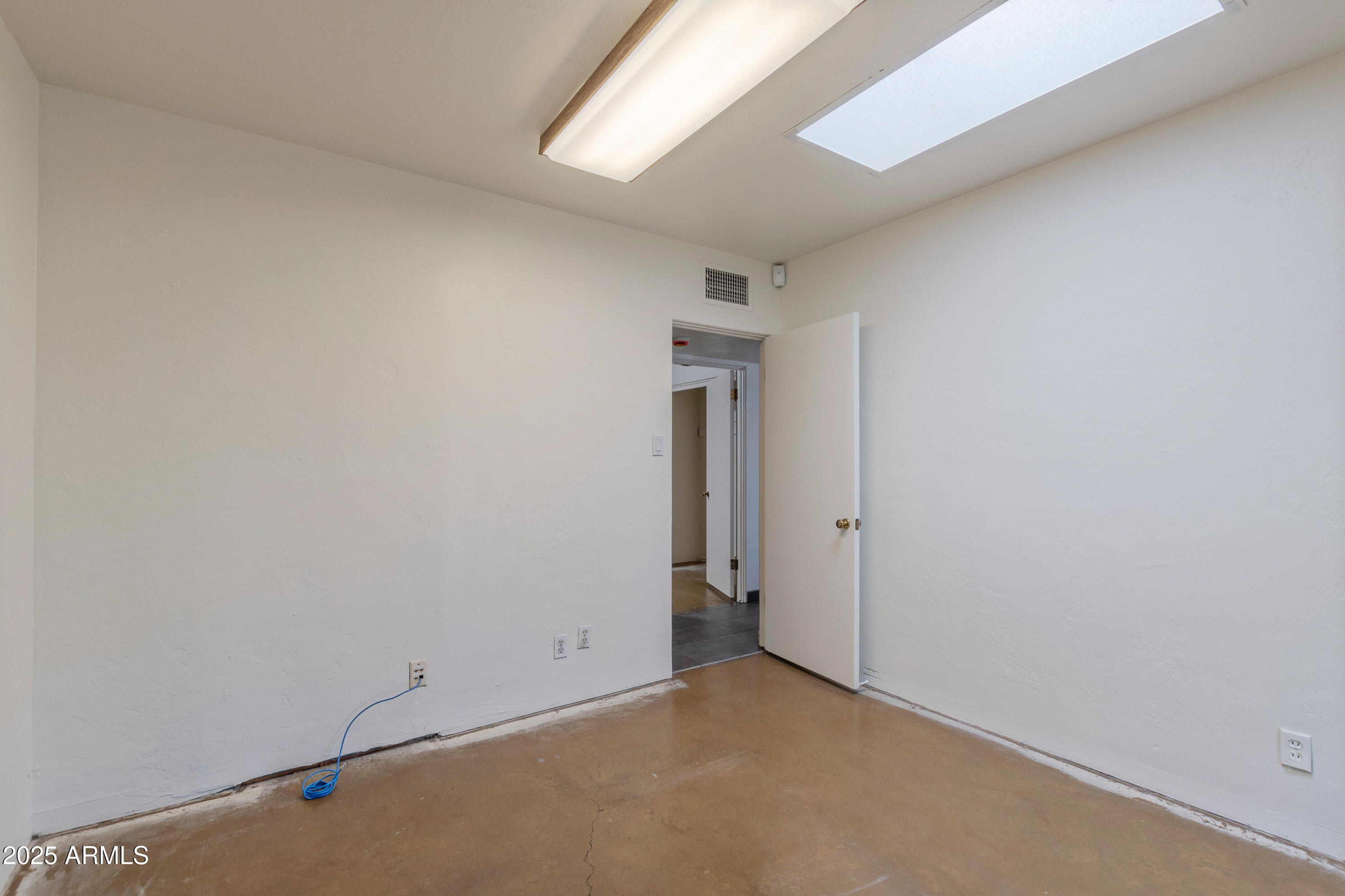 1106 E GLENDALE Avenue