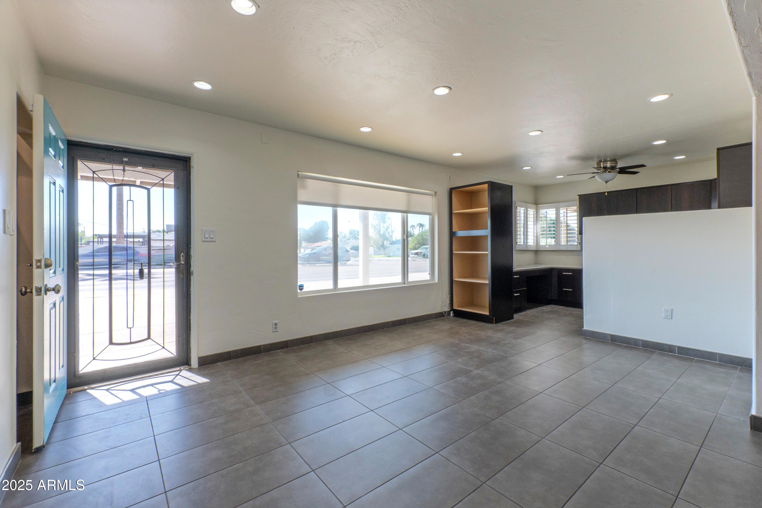 1106 E GLENDALE Avenue