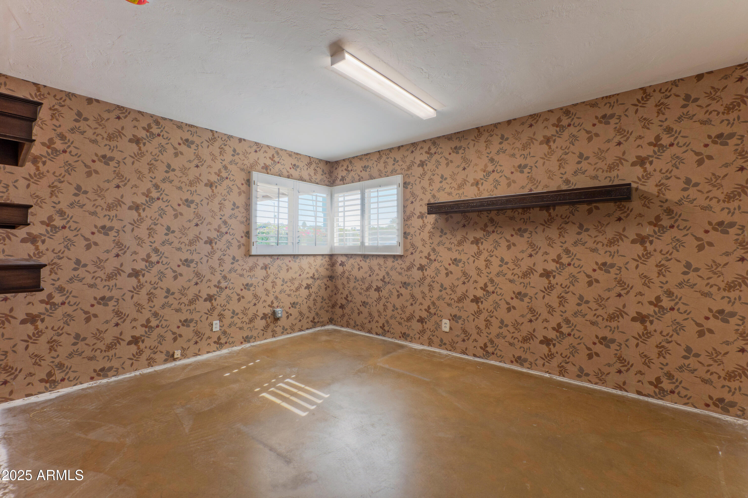 1106 E GLENDALE Avenue