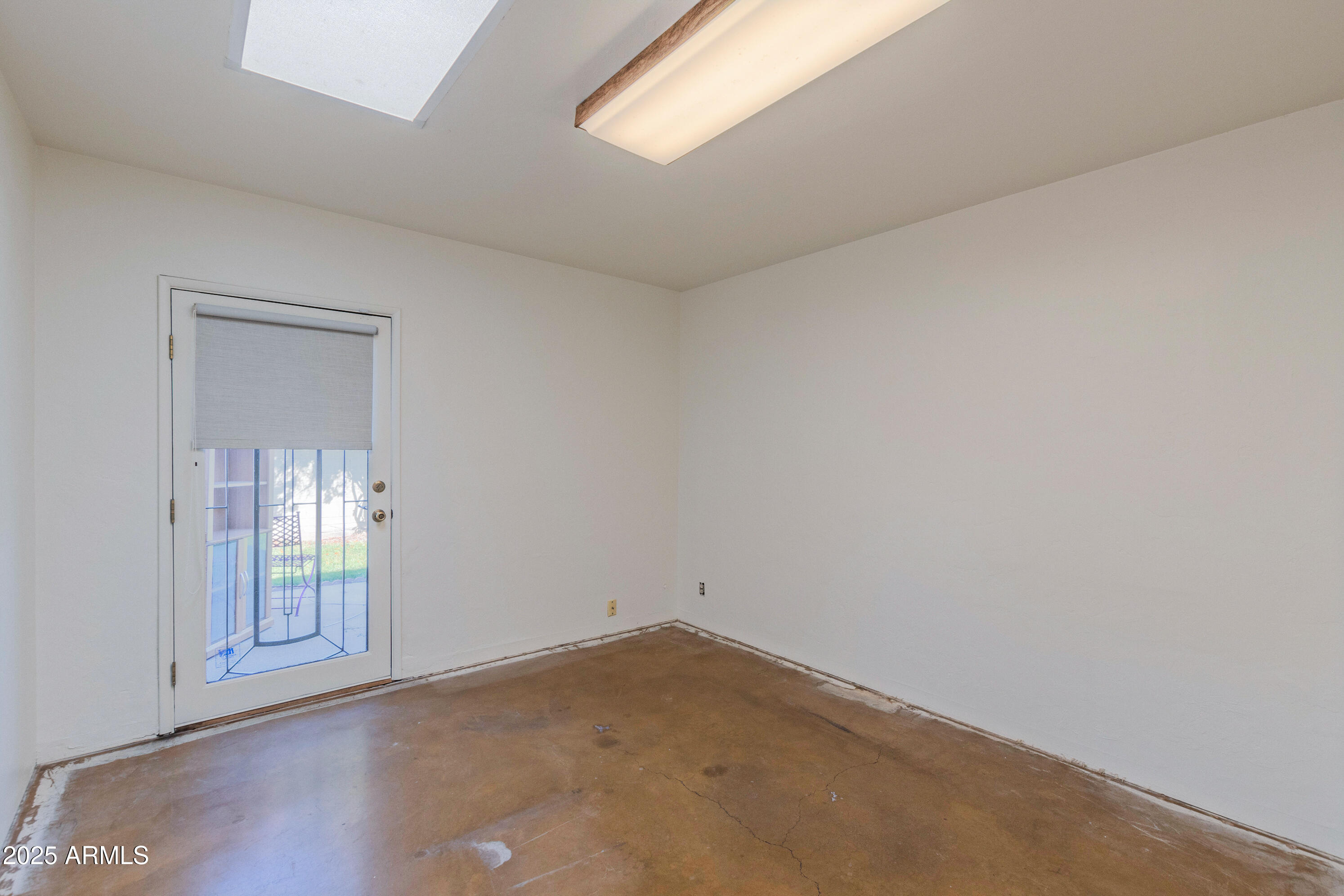 1106 E GLENDALE Avenue