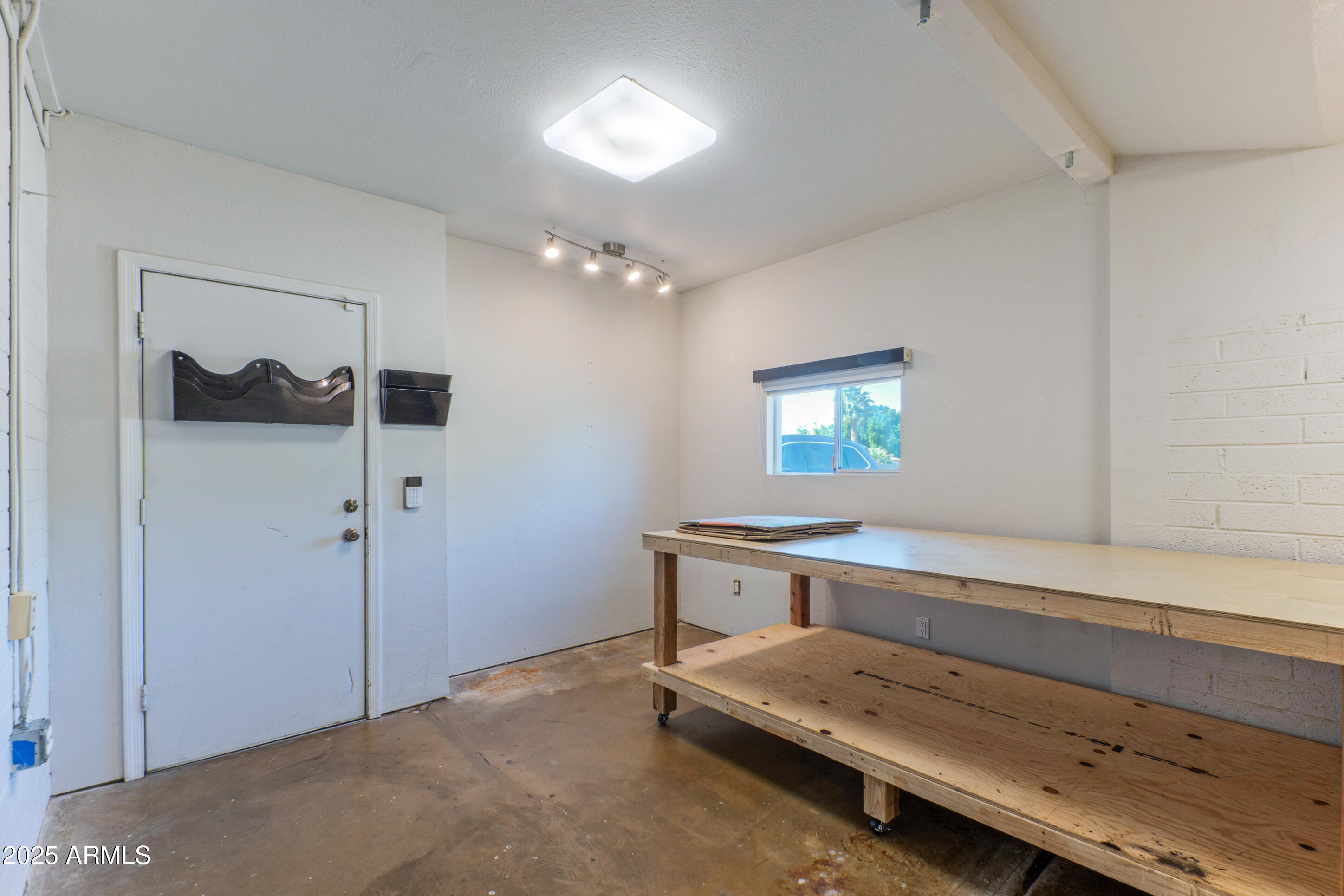 1106 E GLENDALE Avenue