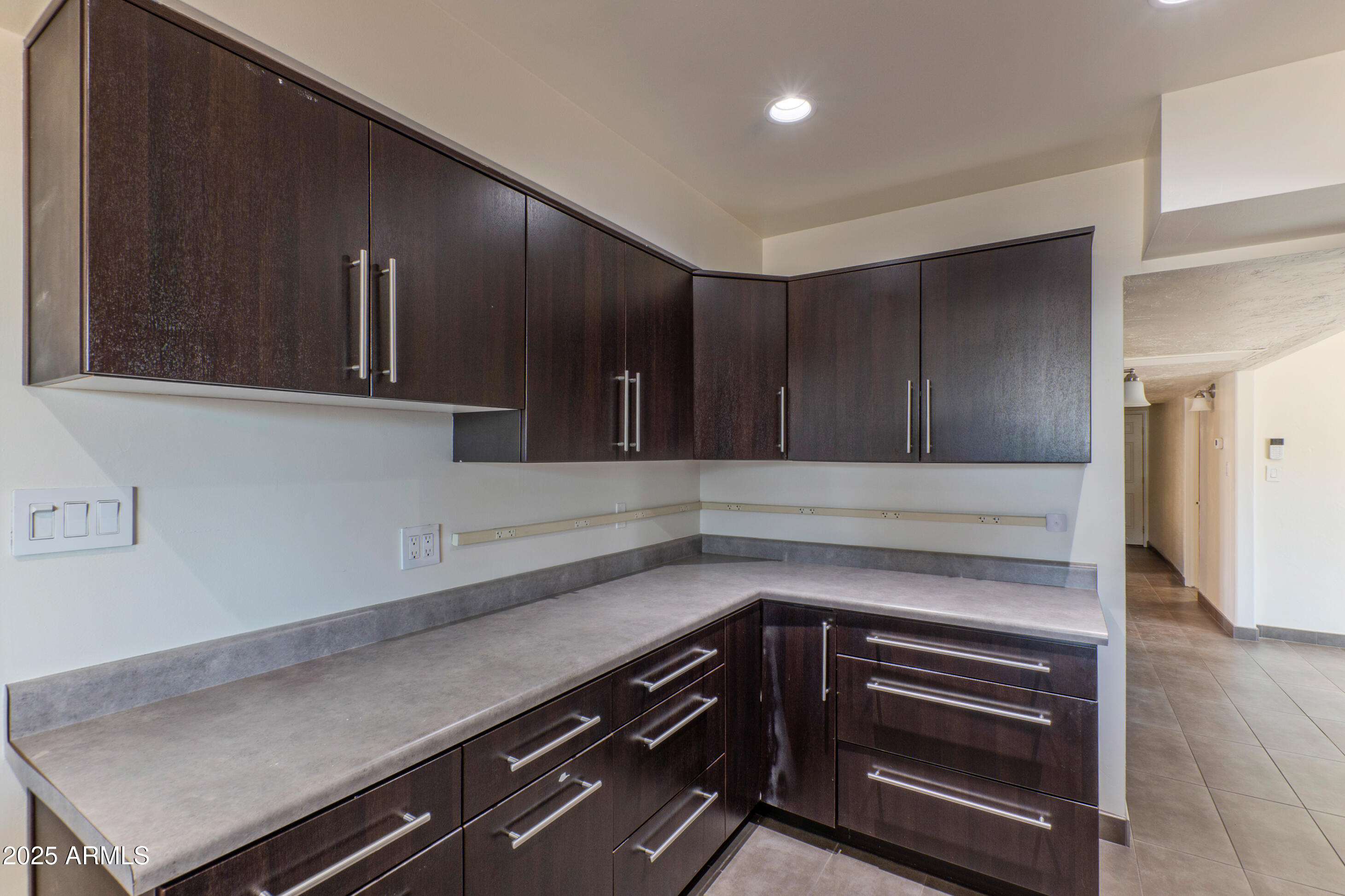 1106 E GLENDALE Avenue