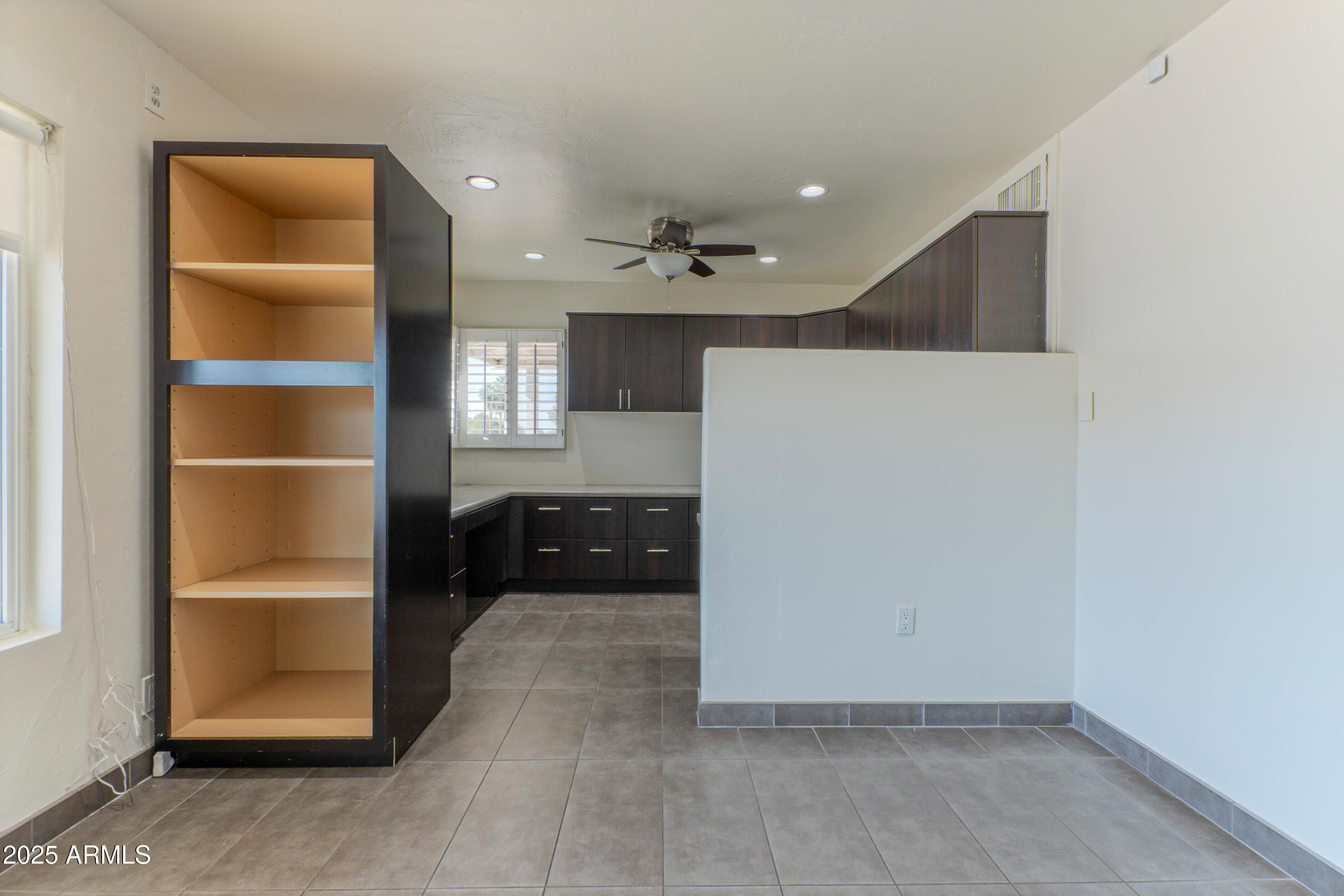 1106 E GLENDALE Avenue