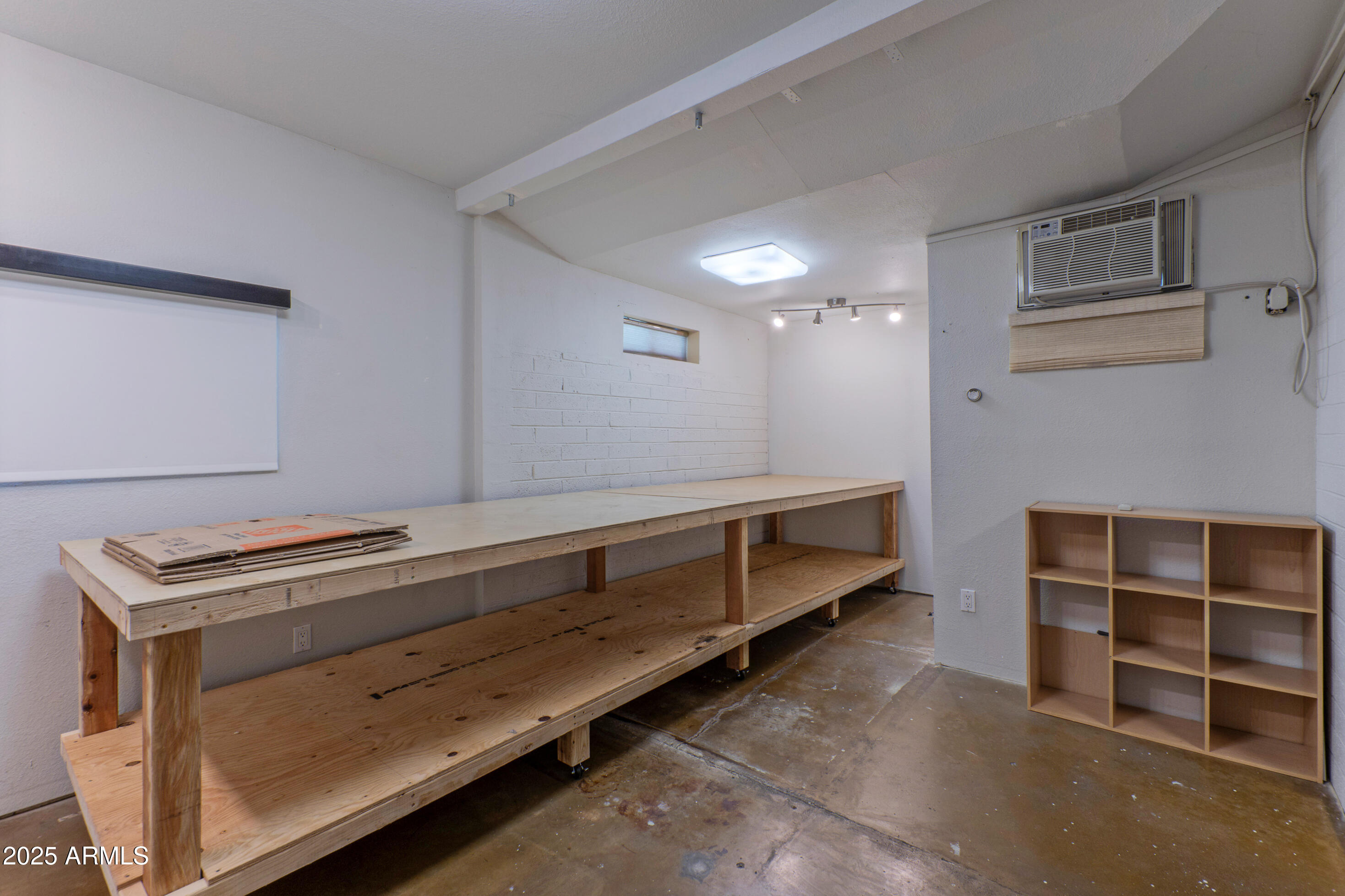 1106 E GLENDALE Avenue