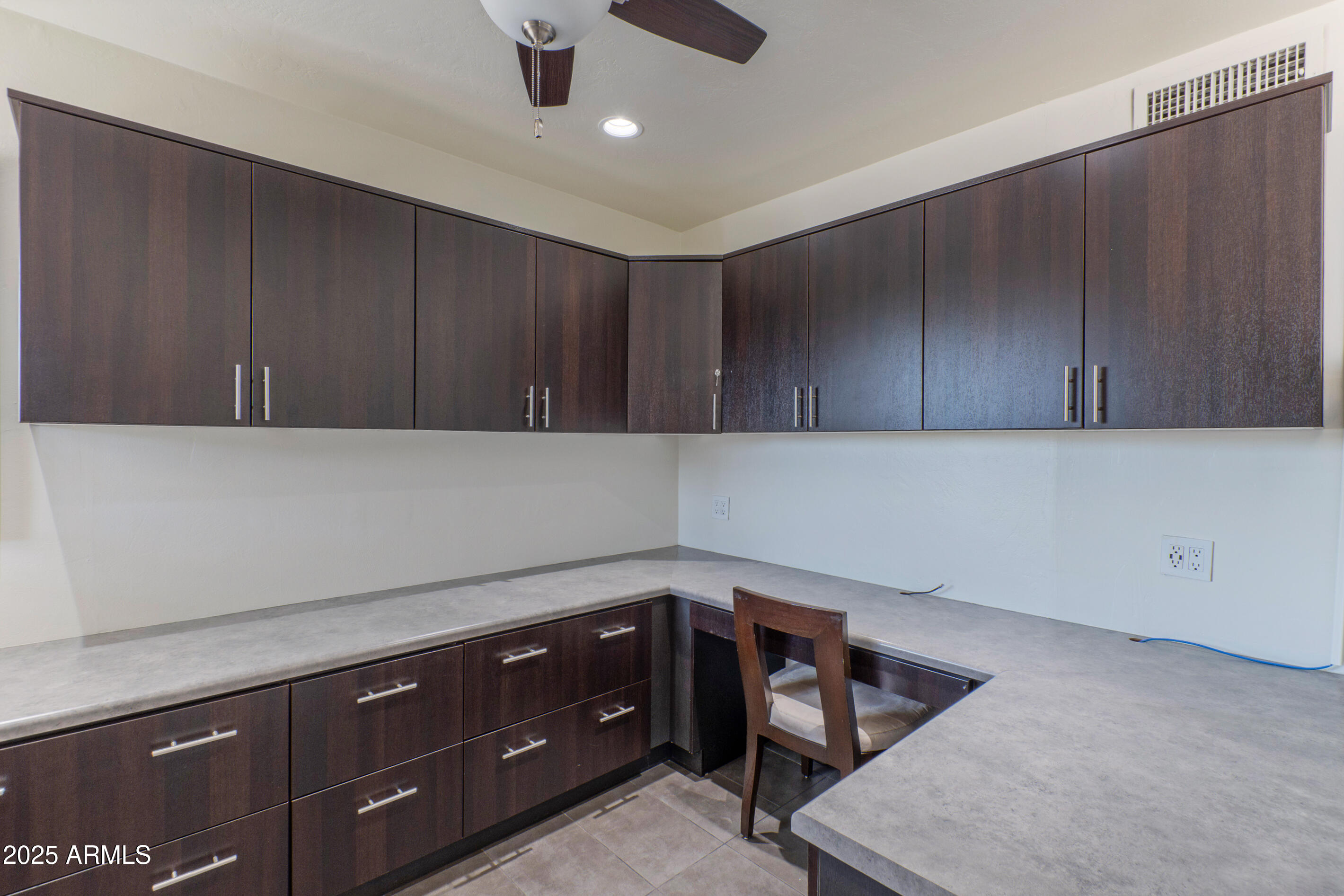 1106 E GLENDALE Avenue