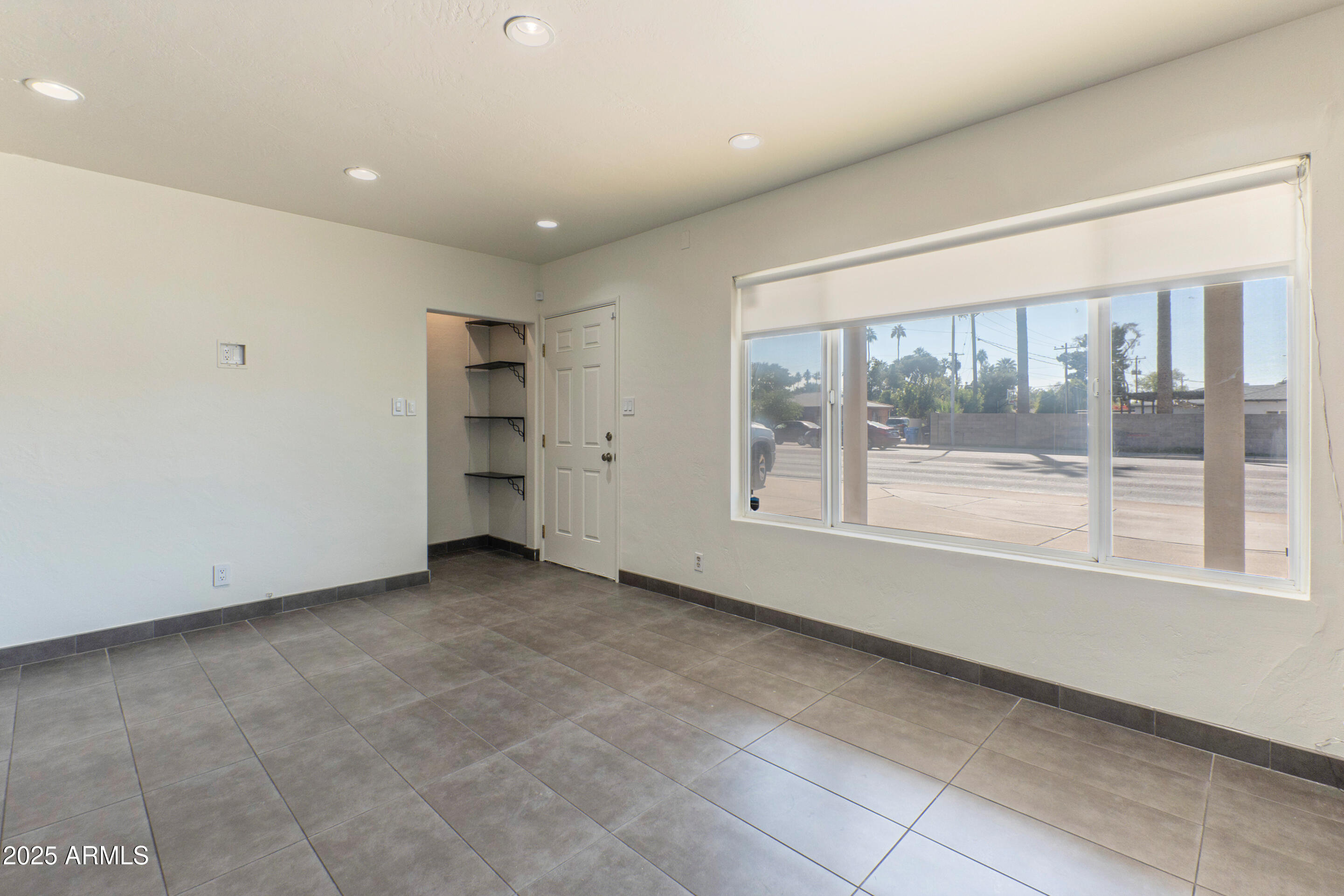 1106 E GLENDALE Avenue