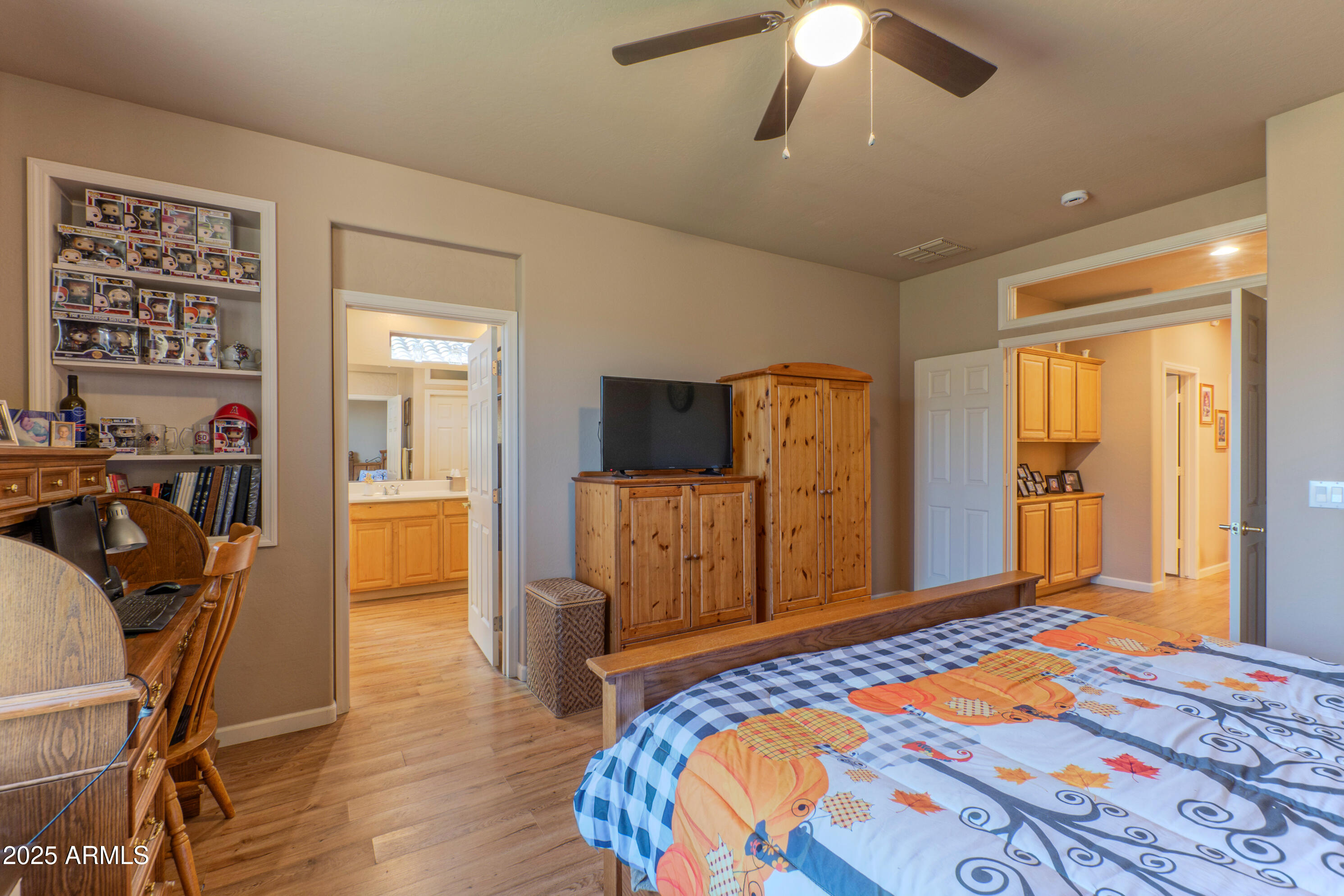 41019 N IRON HORSE Way