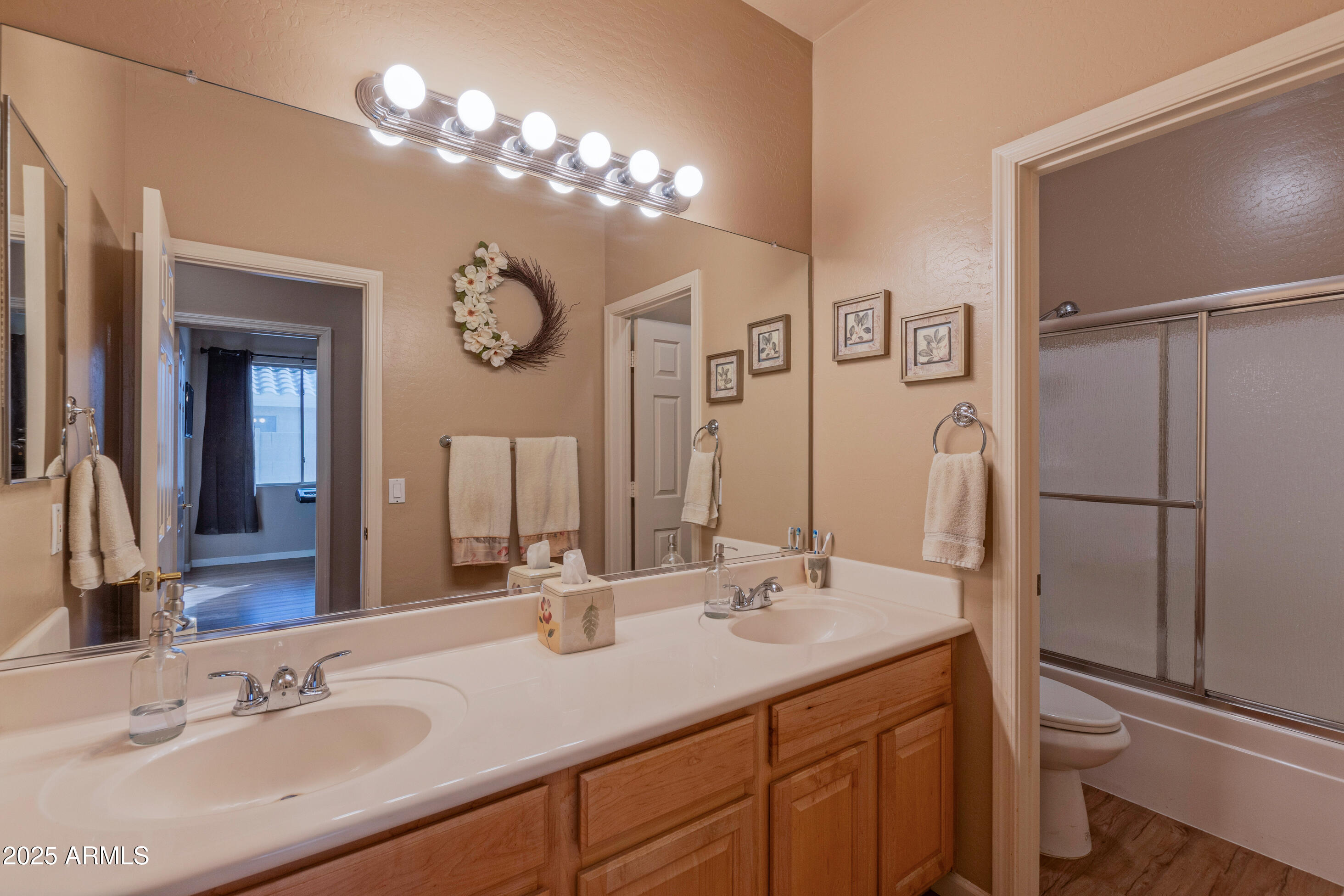 41019 N IRON HORSE Way