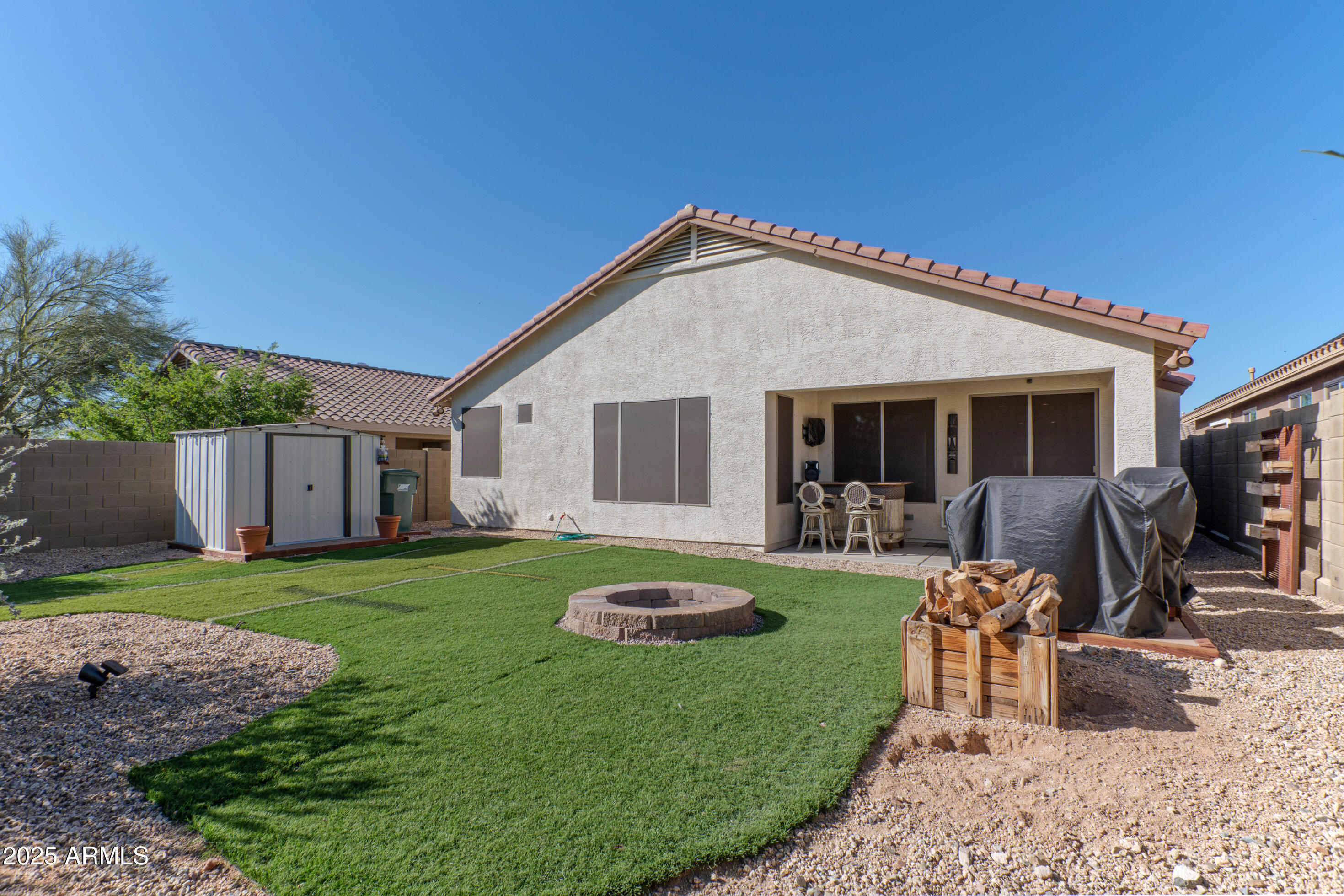 41019 N IRON HORSE Way