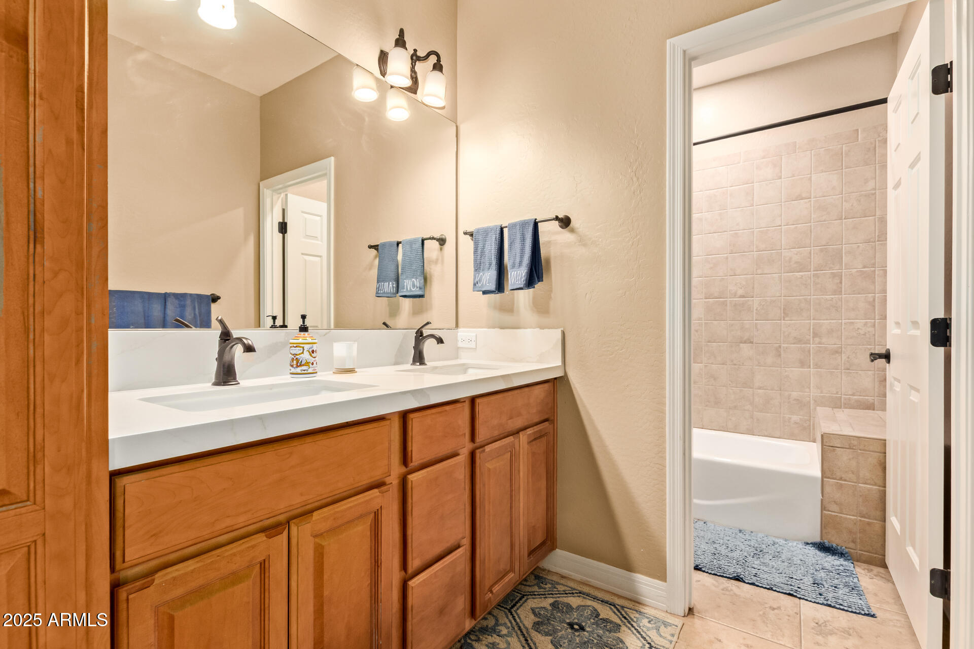 4217 E Edgemont Avenue