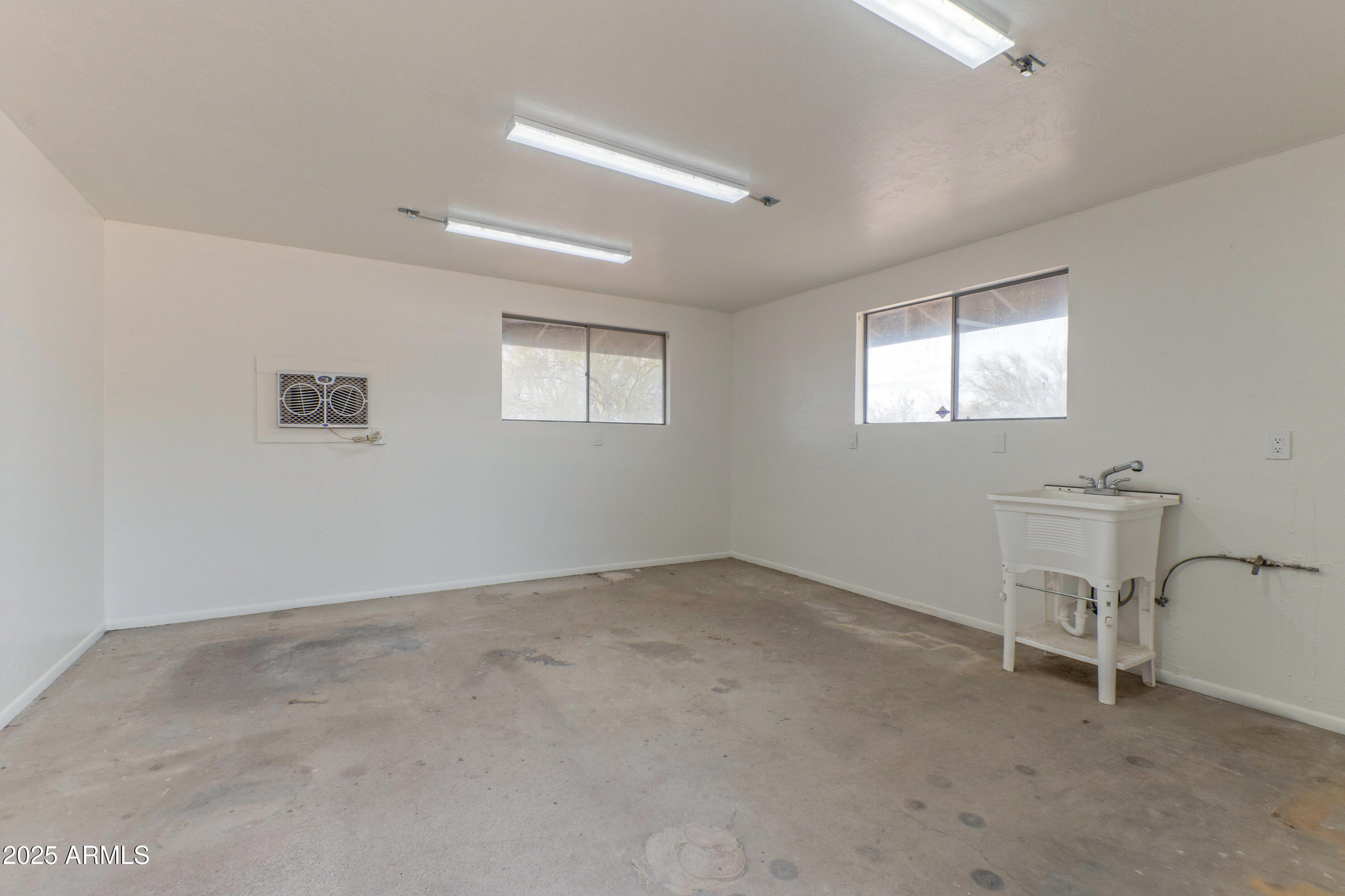 5911 E PEAK VIEW Road