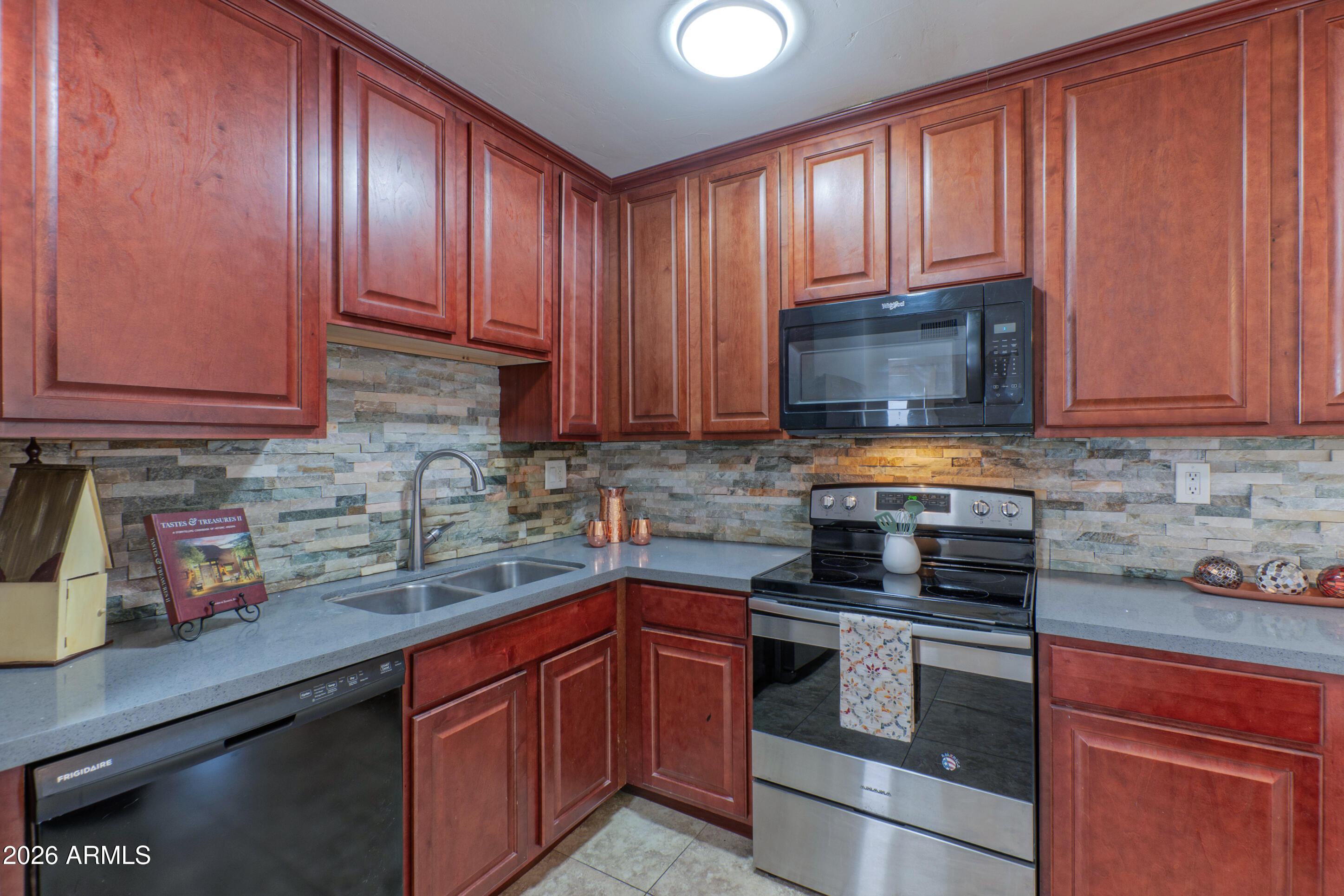 1611 E El Parque Drive