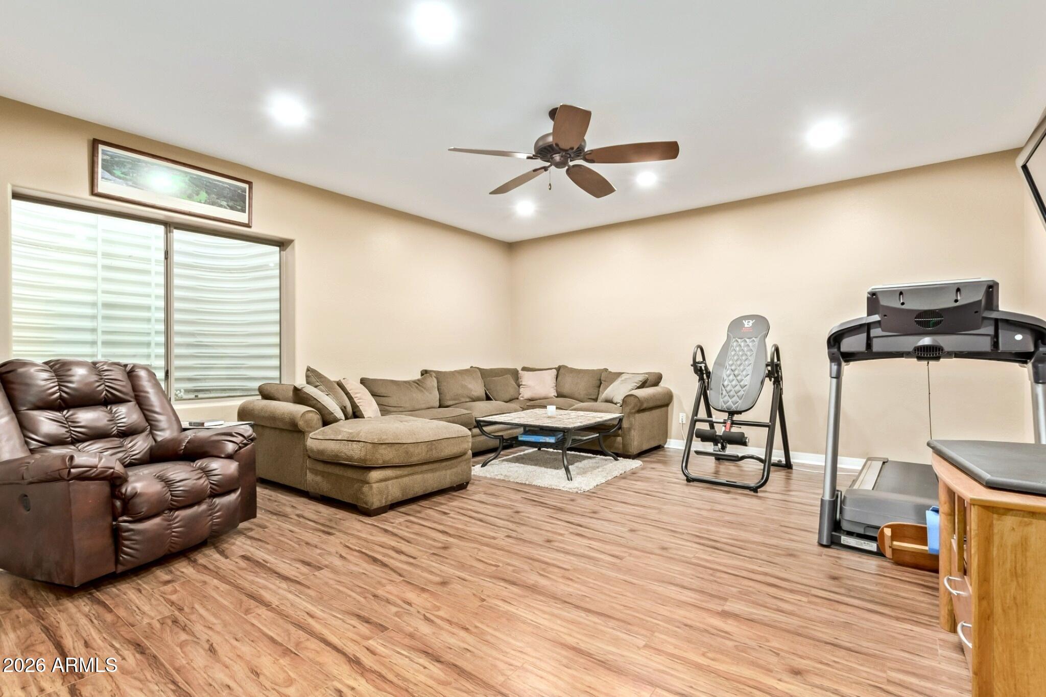 4217 E EDGEMONT Avenue