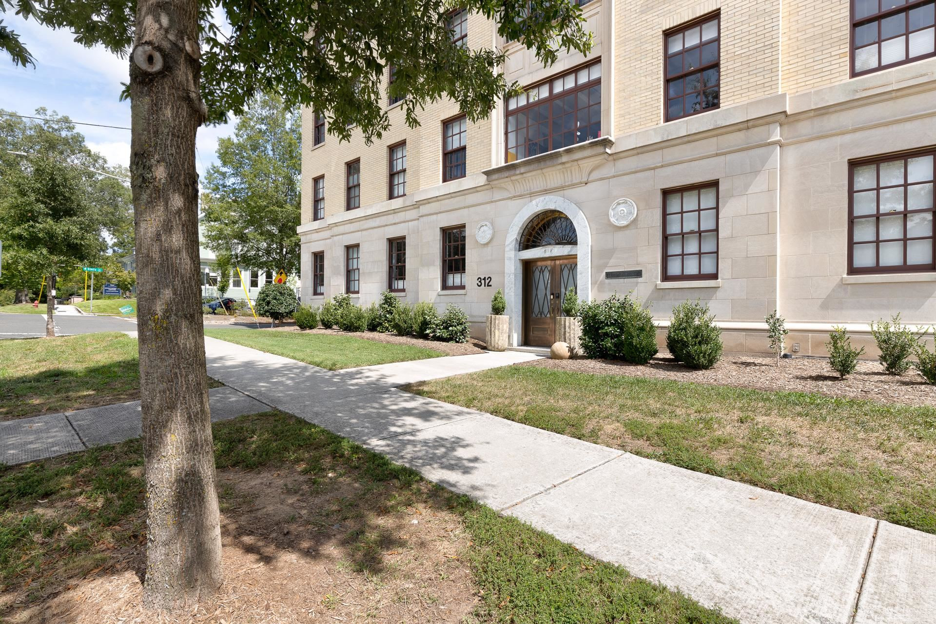 312 N Buchanan Boulevard N # 402