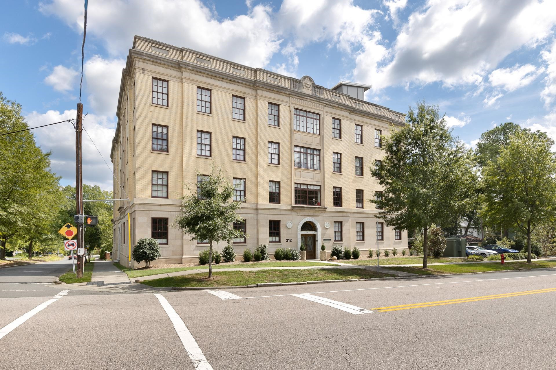 312 N Buchanan Boulevard N # 402