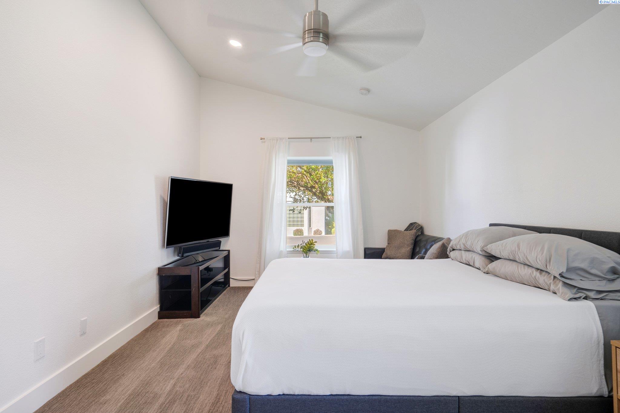 513 Hogan Ct Unit Meadow Springs Must See!