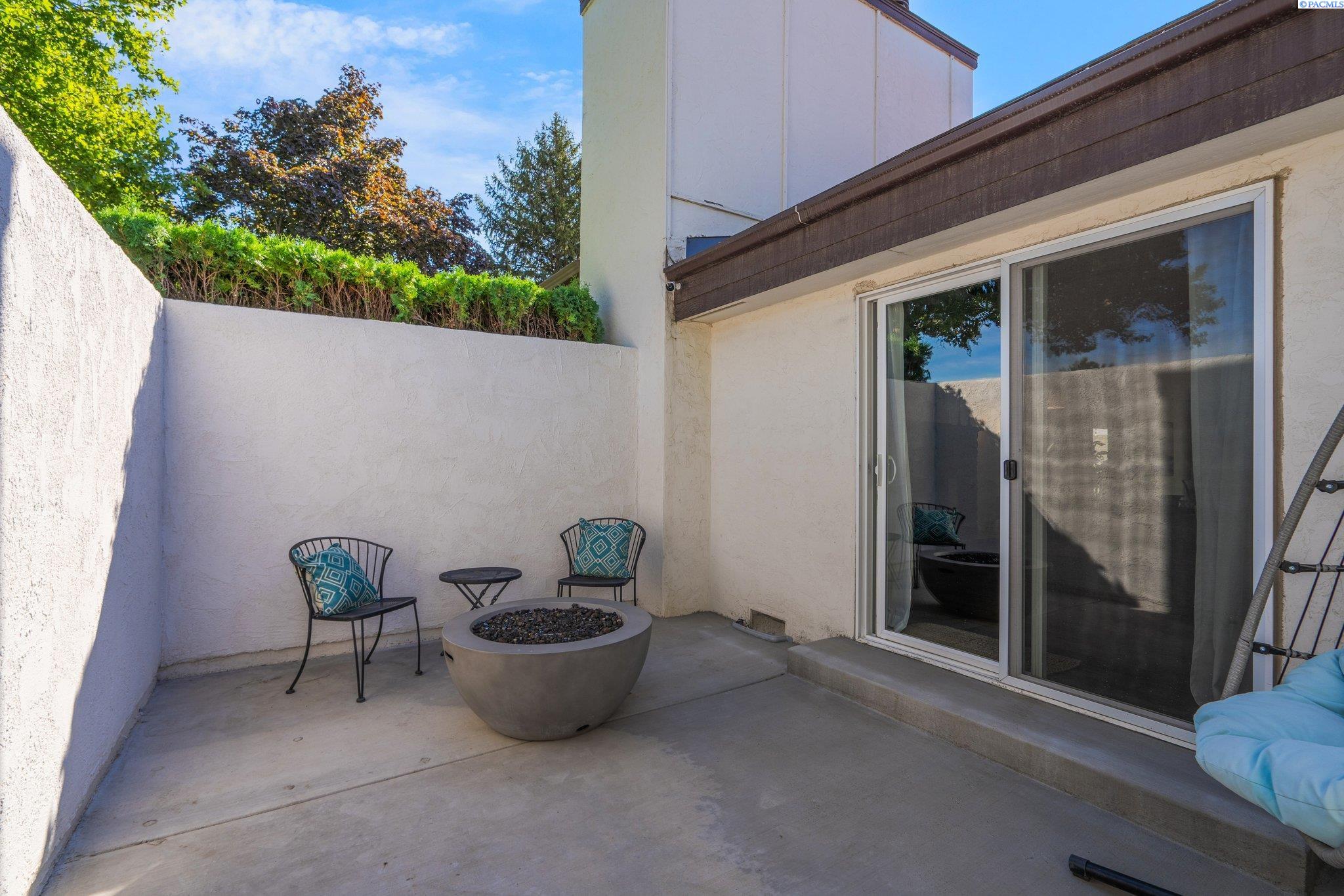 513 Hogan Ct Unit Meadow Springs Must See!