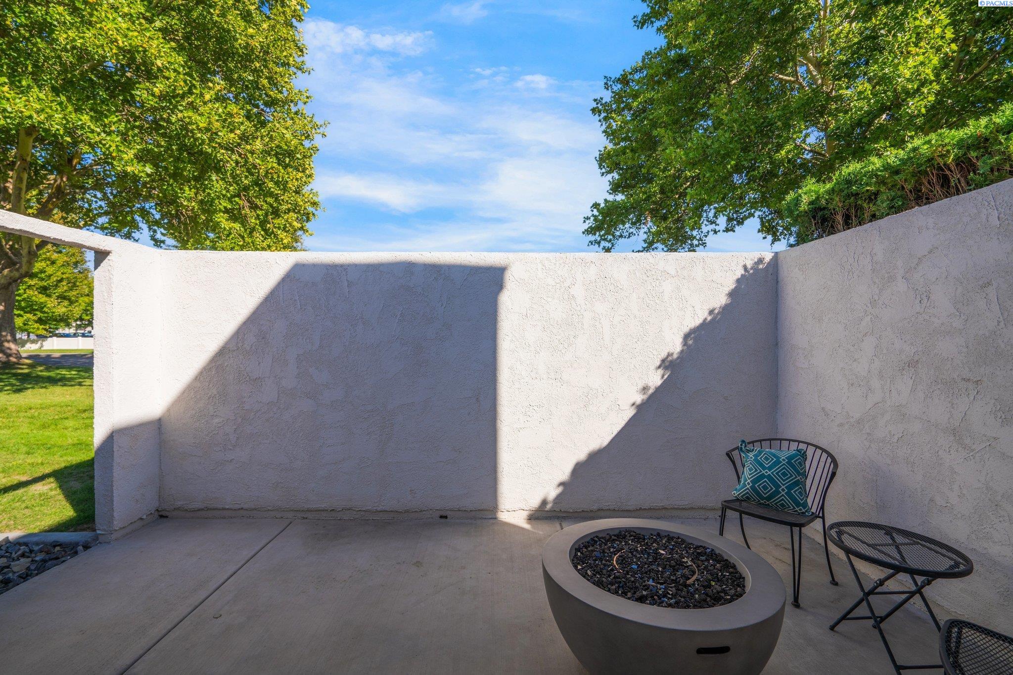 513 Hogan Ct Unit Meadow Springs Must See!