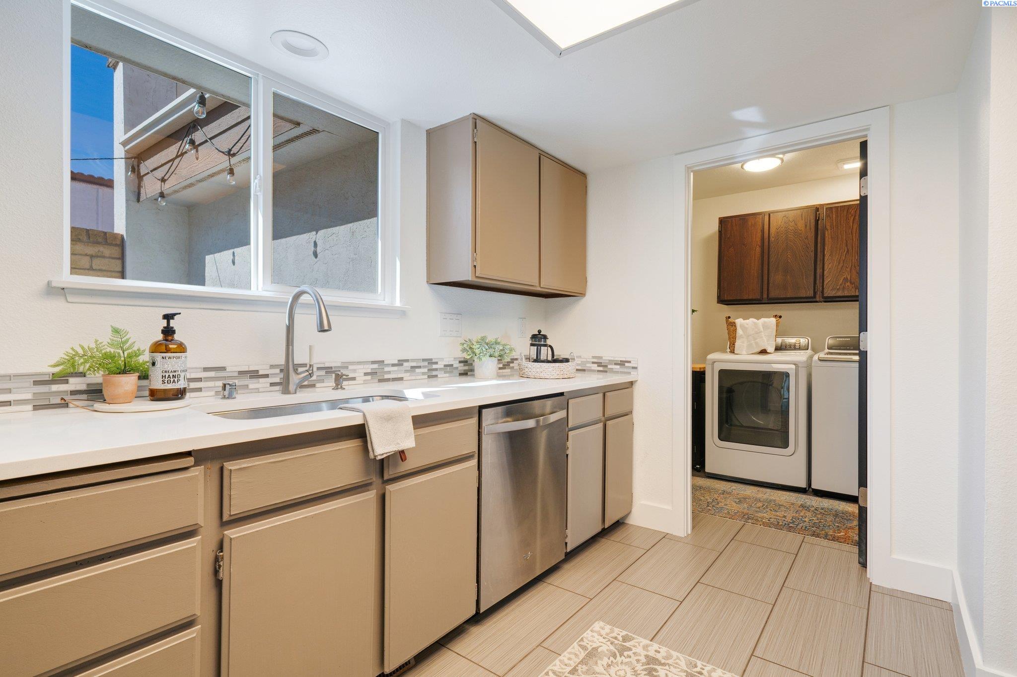513 Hogan Ct Unit Meadow Springs Must See!
